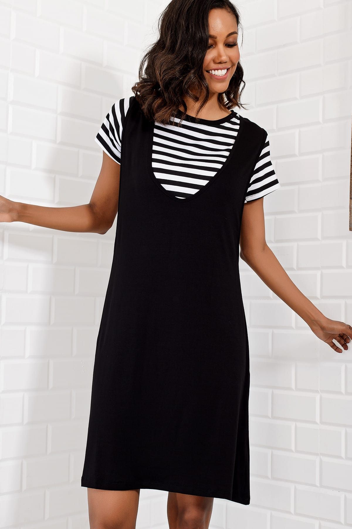 Trend Alaçatı Stili Kadın Siyah-Beyaz Kayık Yaka T-Shırtlı Elbise ALC-6563