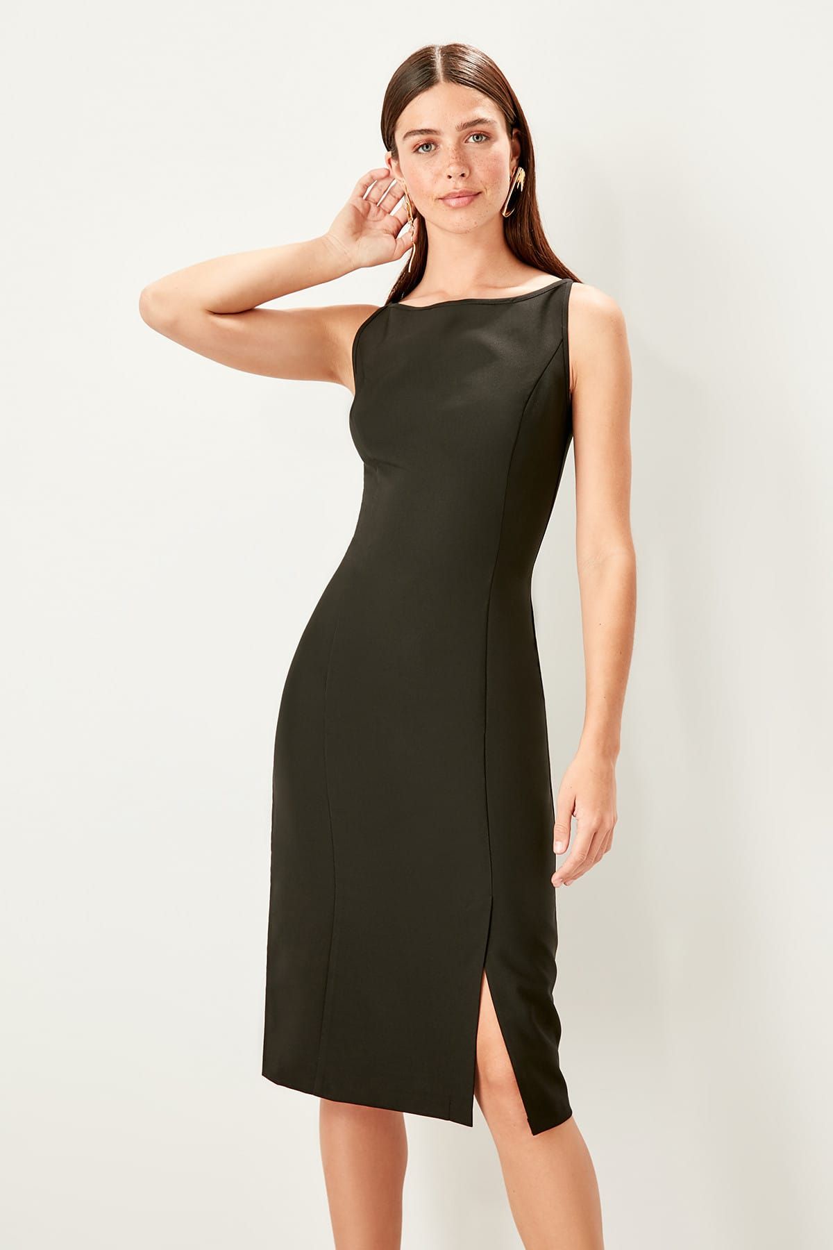 TRENDYOLMİLLA Siyah Yırtmaç Detaylı Elbise TWOSS19EL0104