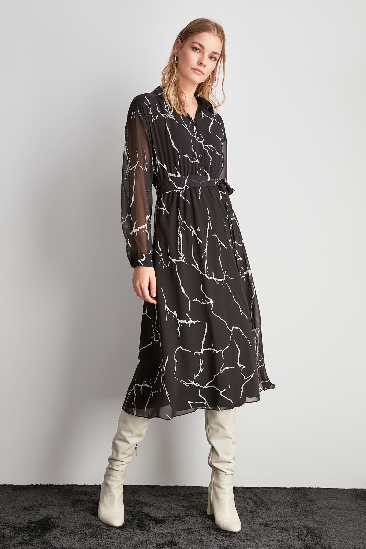 TRENDYOLMİLLA Siyah Kuşaklı Desenli Elbise TWOAW20EL2140