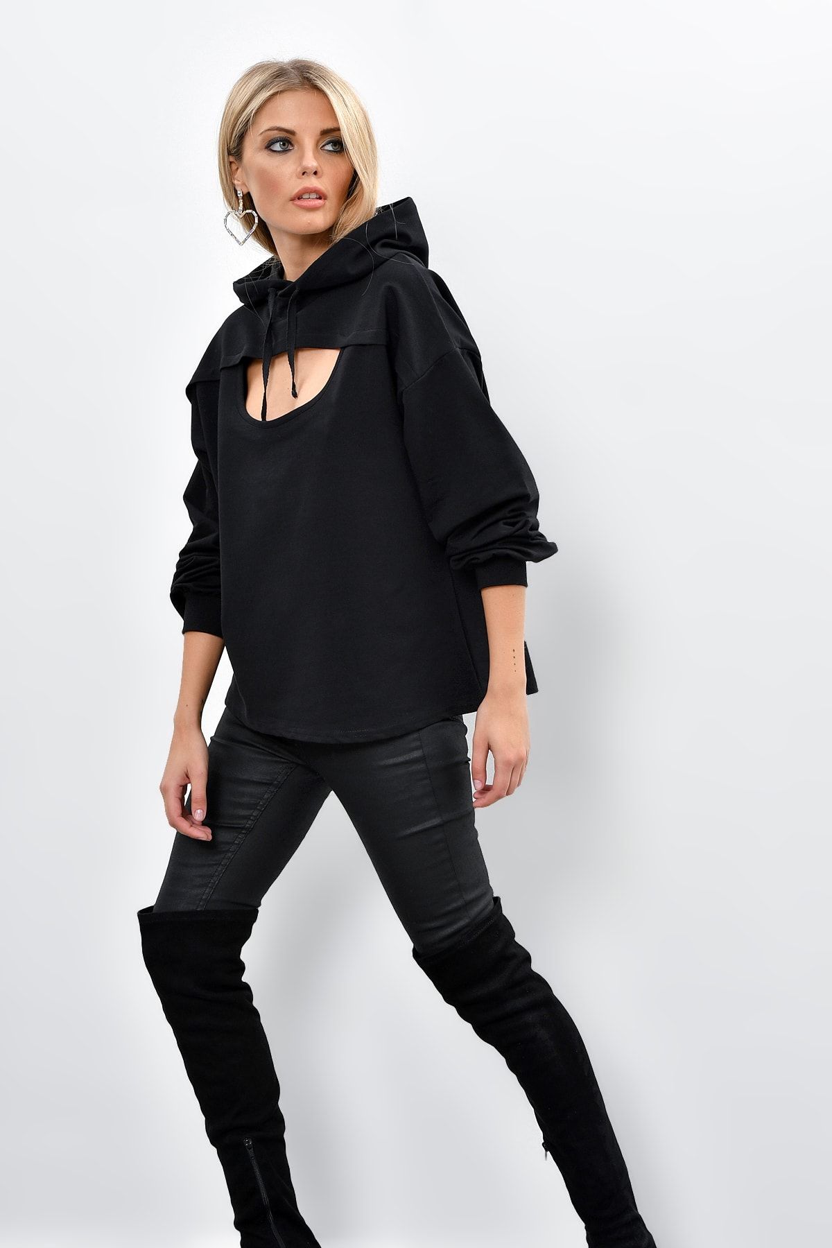 Cool & Sexy Kadın Siyah Önü Pencereli Kapüşonlu Sweatshirt Yİ1669