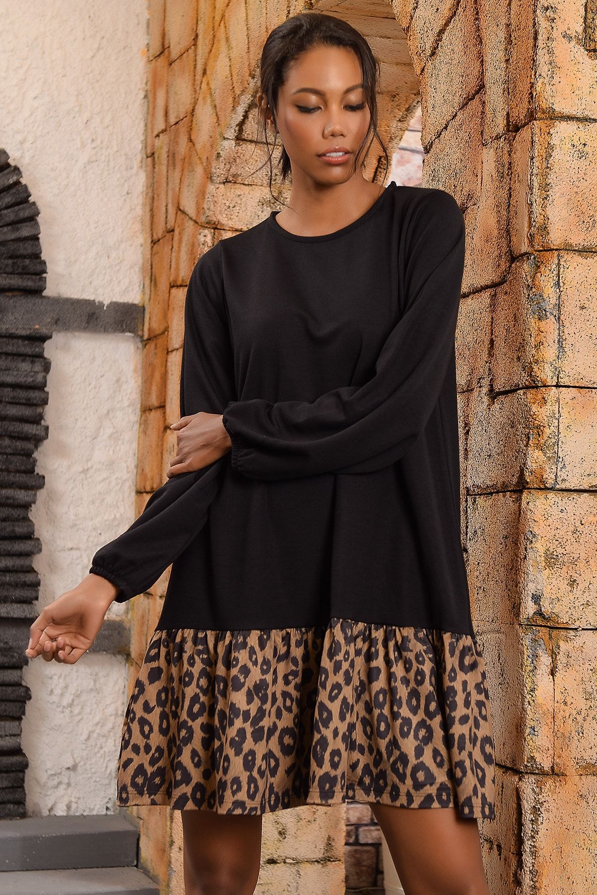 Trend Alaçatı Stili Kadın Siyah Etek Ucu Fırfırlı Elbise DNZ-3076