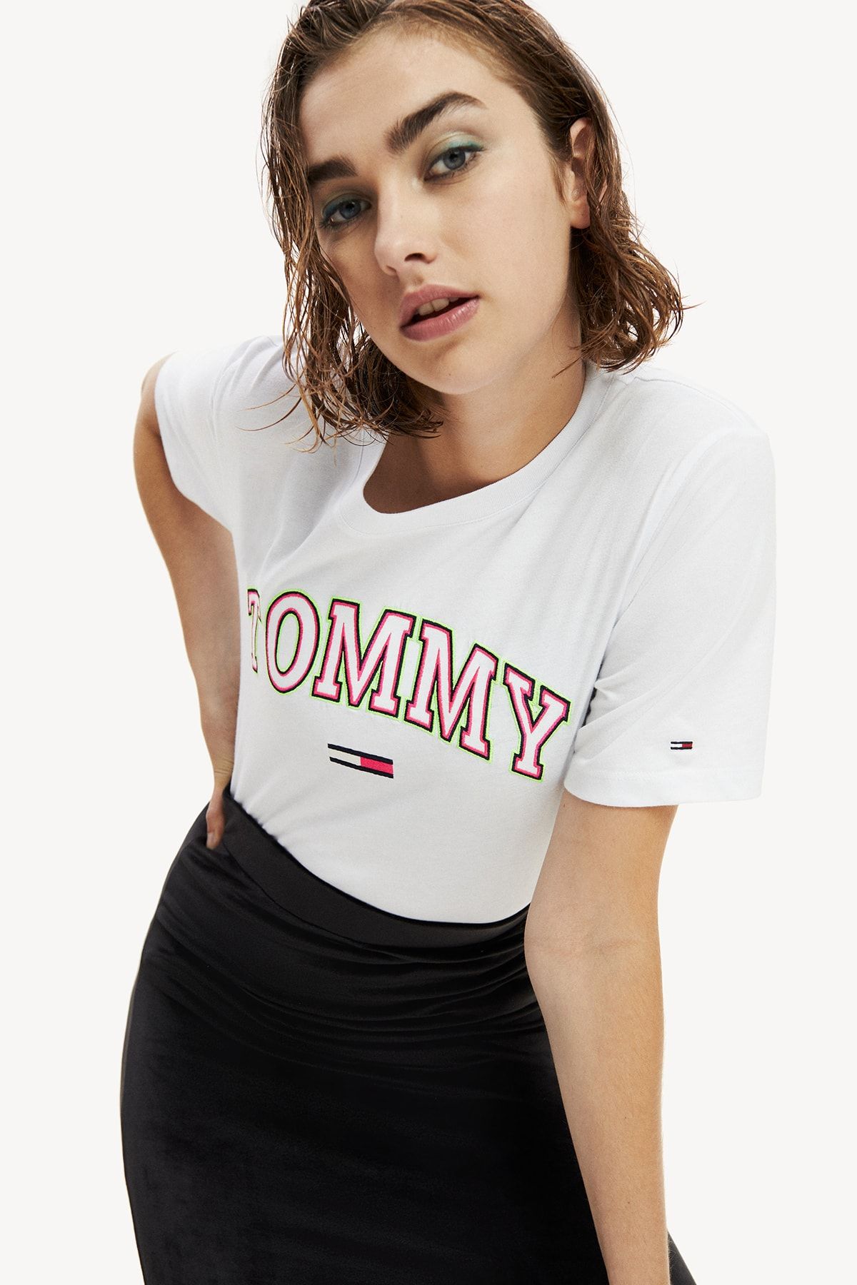 Tommy Hilfiger Kadın Neon Collegiate T-Shirt DW0DW07540