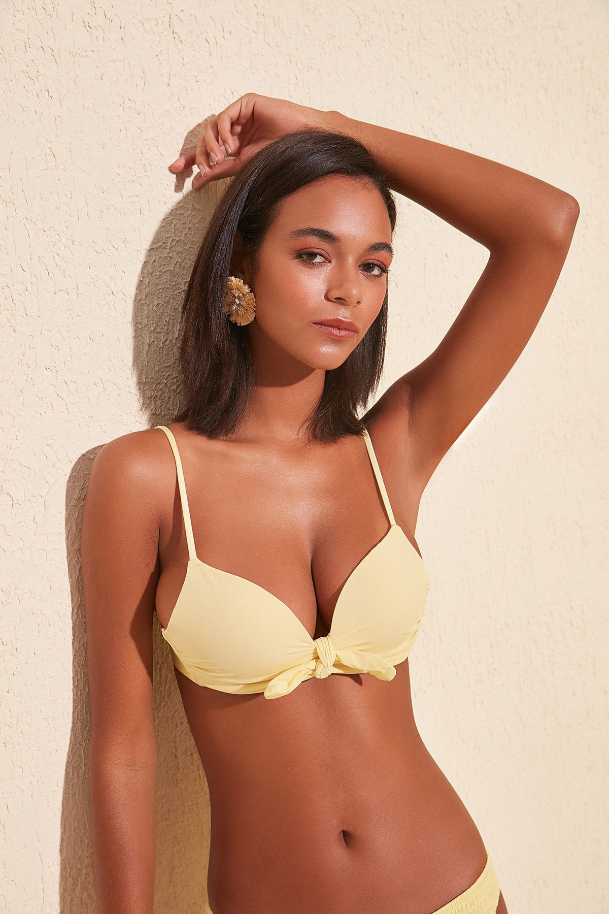 TRENDYOLMİLLA Sarı Push Up Önden Bağlama Detaylı Bikini Üstü TBESS20BU0261
