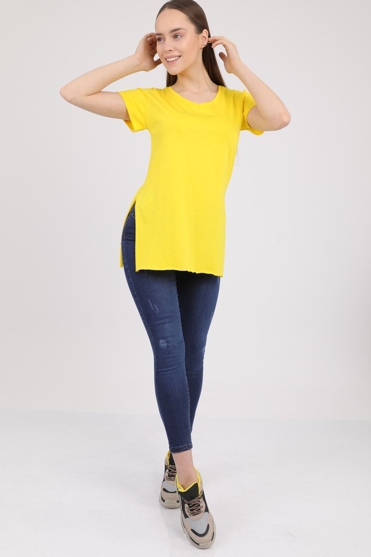 MD trend Kadın Sarı V Yaka Yırtmaçlı Kısa Kol Pamuklu T-Shirt Mdt3025