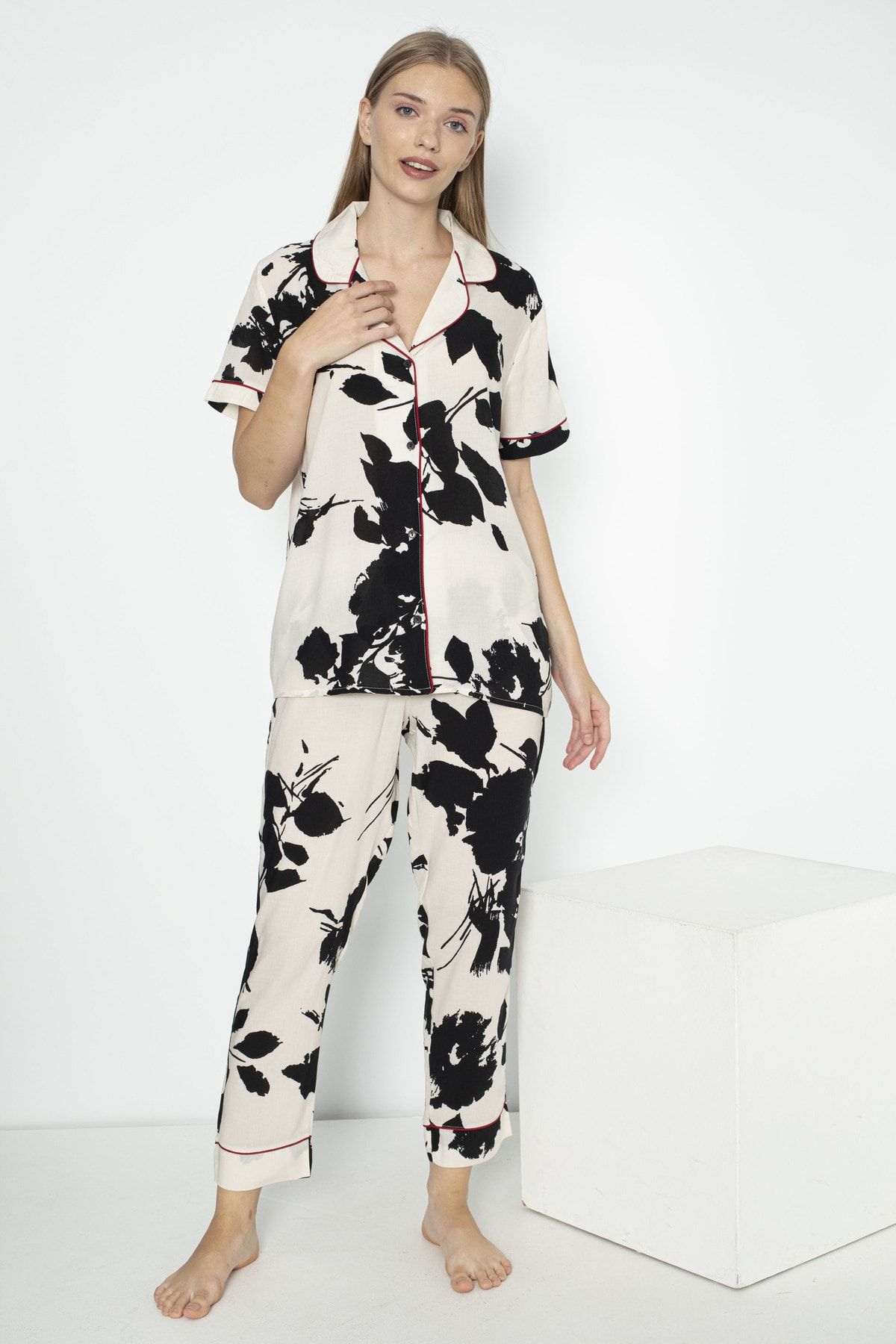ALİN Alin Siyah Beyaz Çiçek Desenli özel Dokuma Pijama Takımı