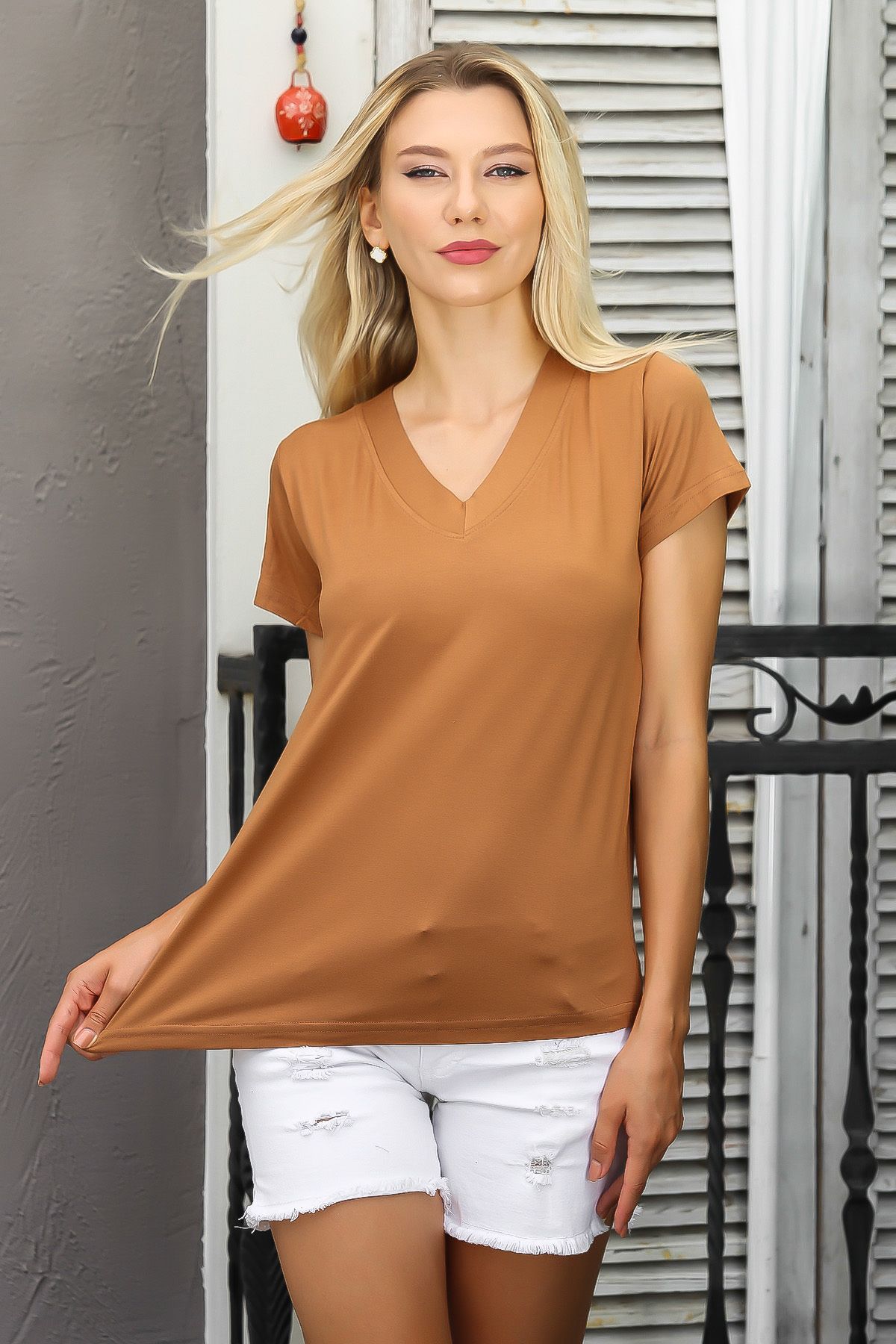 Chiccy Karamel Rengi V Yaka Kısa Kol Düz Renk Örme T-Shirt