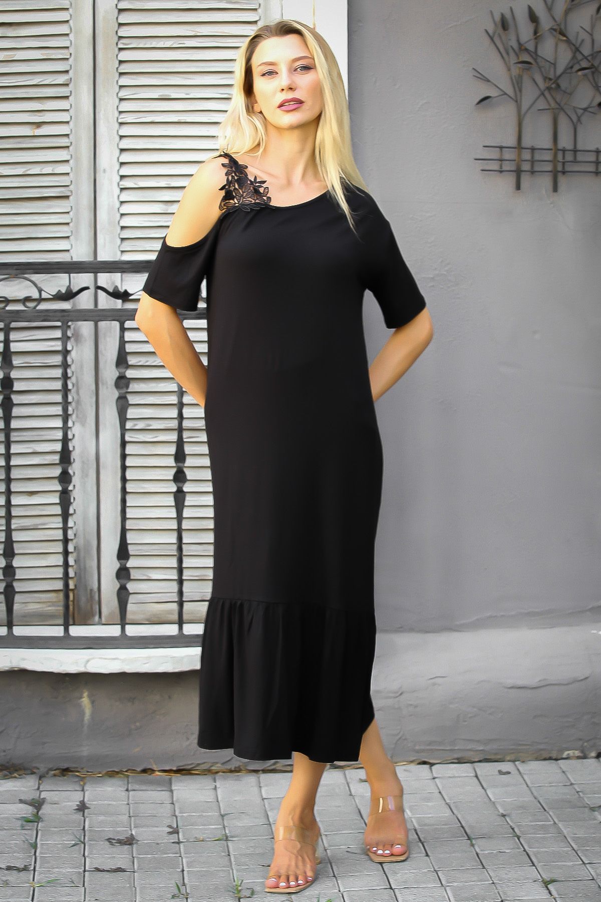 Chiccy Siyah Asimetrik Yaka Omzu Açık Düz Renk Dantelli Örme Elbise