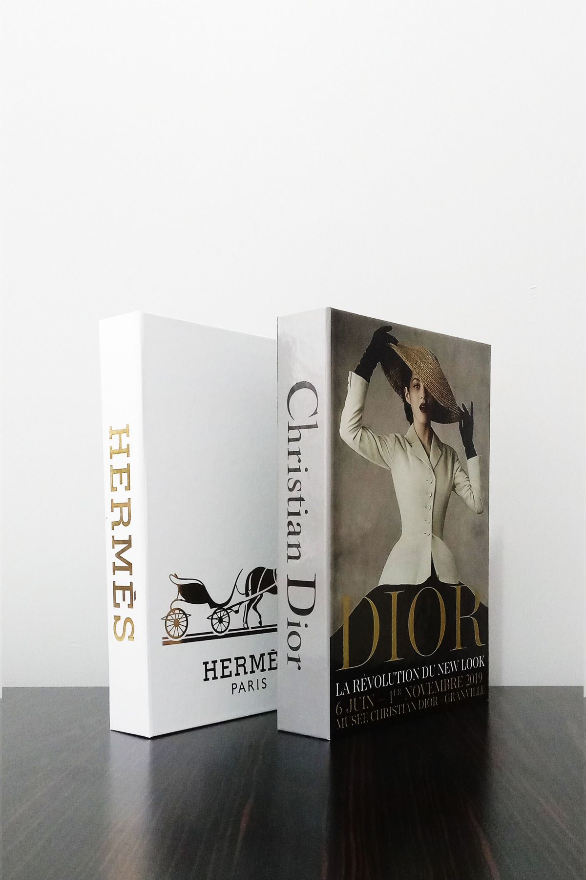 BayCazip 2'li Dekoratif Kitap Kutu Görünümlü Hermes Beyaz Yaldız & Dior Şapkalı Kadın Temalı