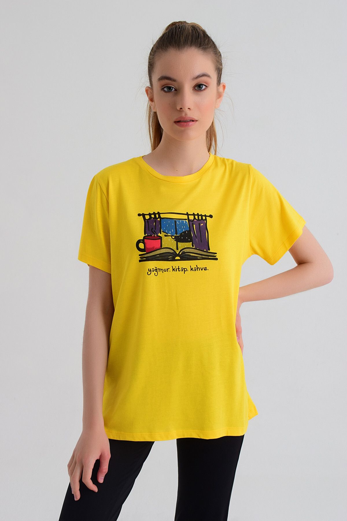 b-fit Kadın Kısa Kollu Baskılı T-shirt Wormie Yağmur Kitap Kahve - Sarı