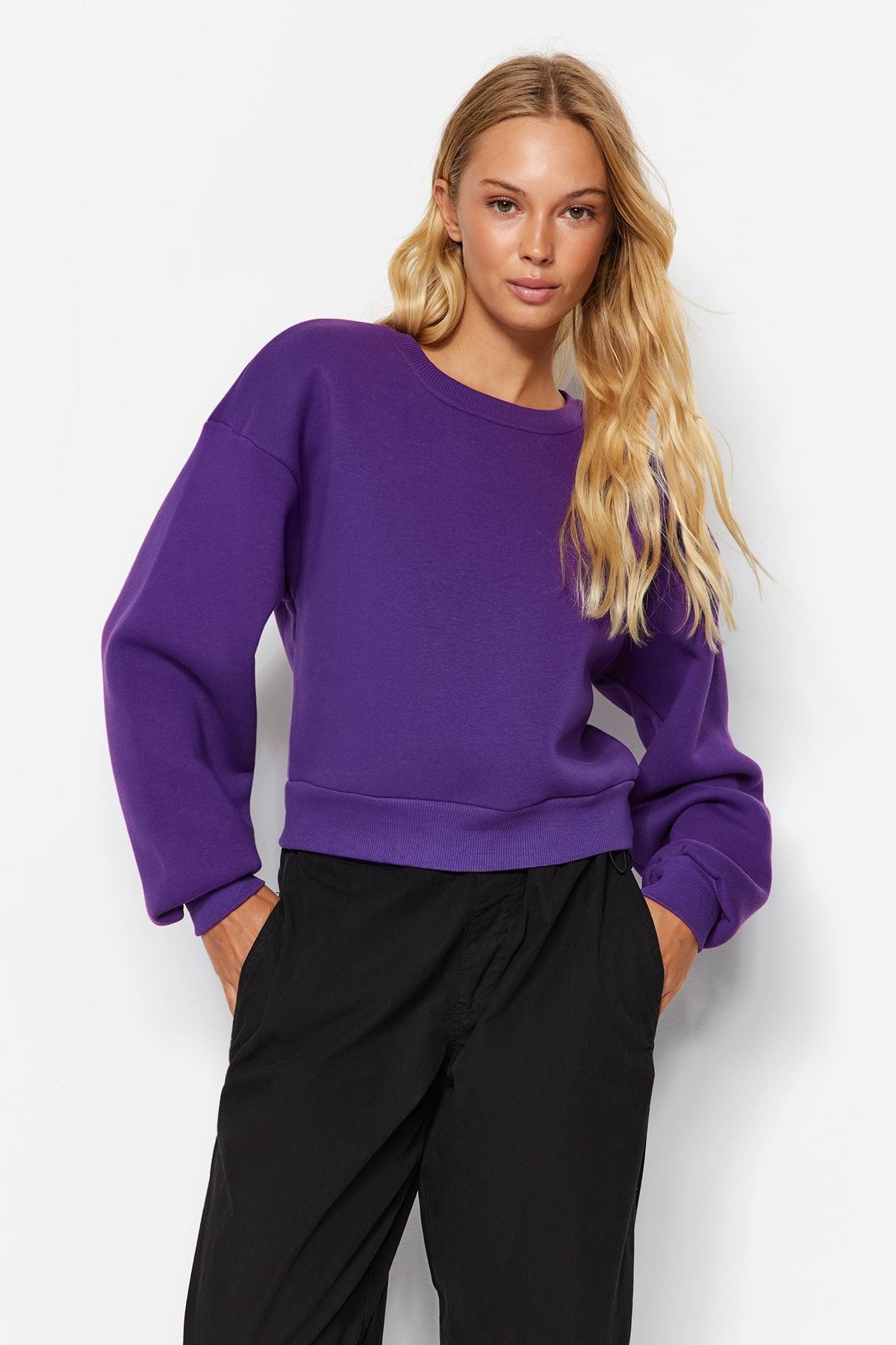 TRENDYOLMİLLA Mor Rahat Kesim Crop Basic Bisiklet Yaka Kalın İçi polarlı Örme Sweatshirt TWOAW24SW00147