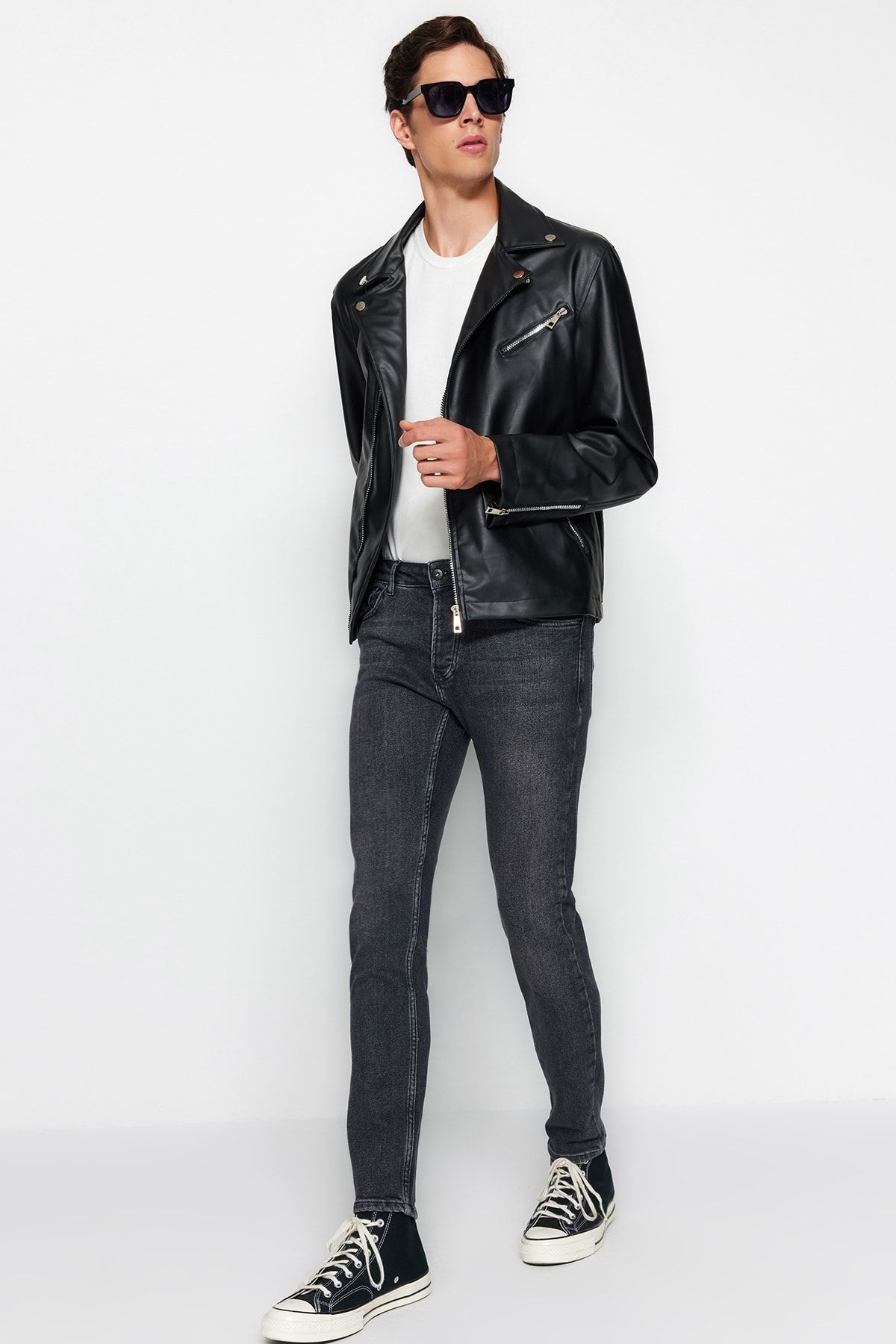TRENDYOL MAN Siyah Skinny Fit Esnek Kumaş Dar Kesim Jeans Kot Pantolon TMNAW23JE00047
