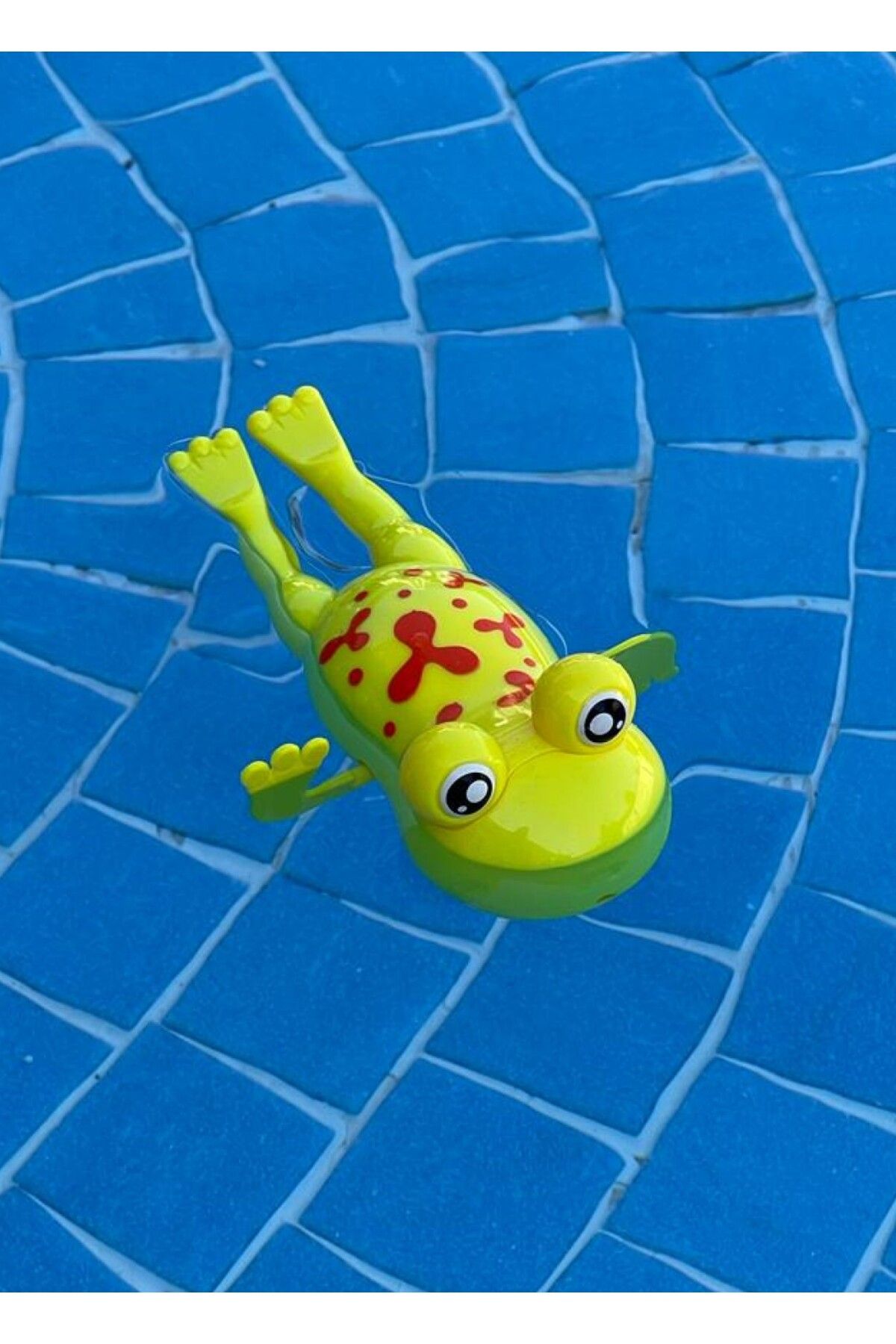 Hyd  Bebeklerin Banyo Arkadaşı Suda Yüzen Oyuncak Kurmalı Kurbağa Deniz Canlısı 1 Adet
