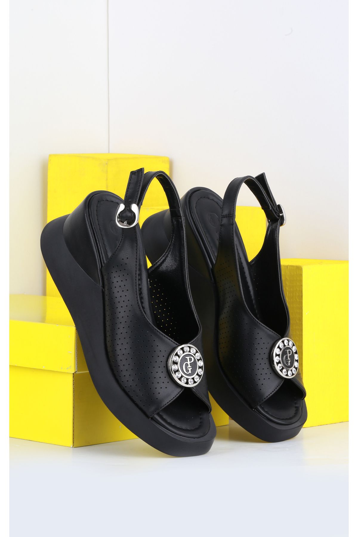 TREND Siyah Dolgu Taban Sandalet 7 Cm HA710-1