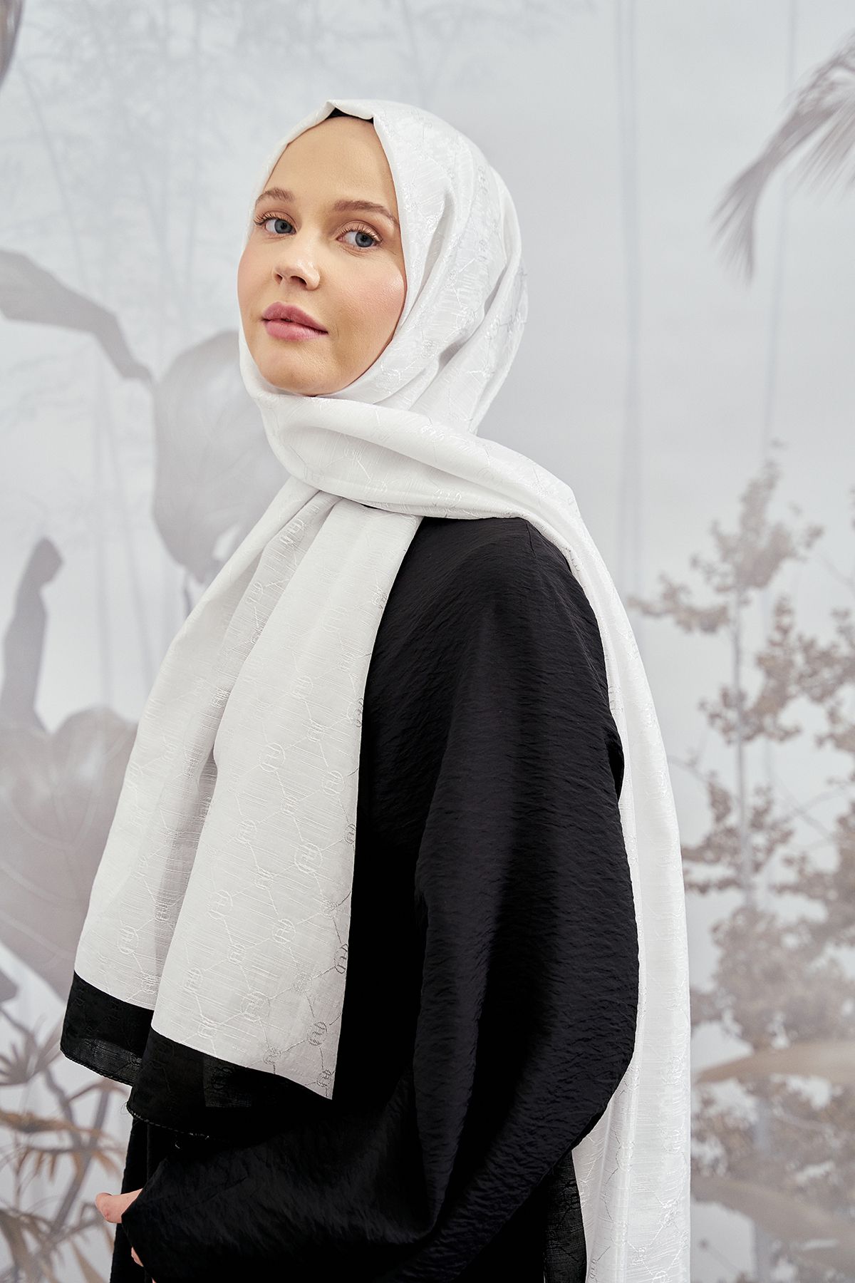 ARMANDA Zincir Monogram Şal - Yeni Trend Renkli Şal Scarf Hijab - Kırık Beyaz
