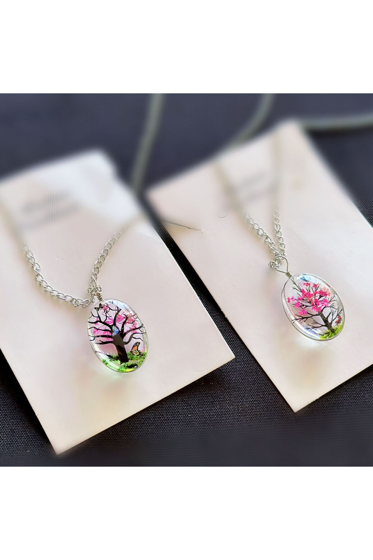 QUEEN AKSESUAR Trend 3 d boyutlu şeffaf oval cam içinde çin sakura ağaç çiçekli kelebekli fanus kolye zincirli