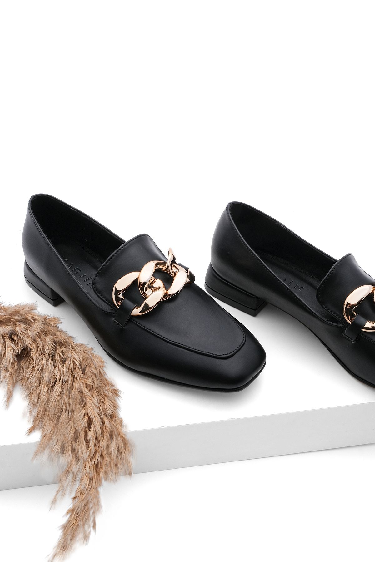 Marjin Kadın Loafer Zincirli Küt Burun Günlük Ayakkabı Modena Siyah