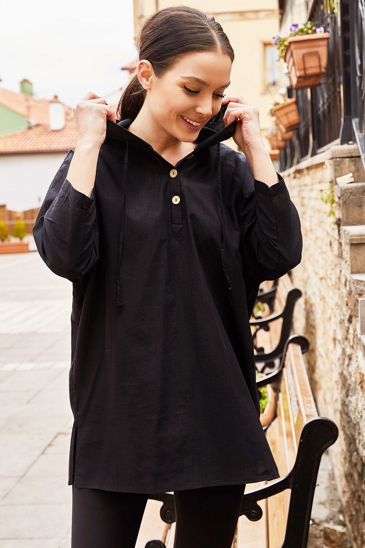 armonika Kadın Siyah Yakasi Düğmeli Kapişonlu Keten Sweatshirt ARM-20K024045