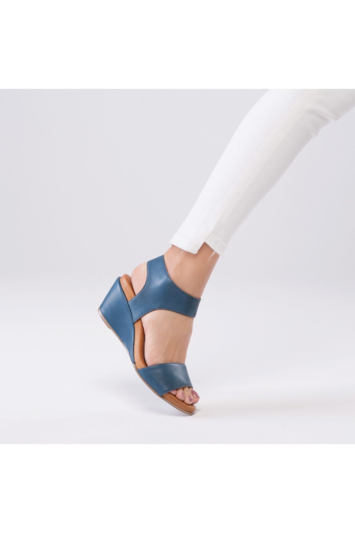 Zeynep Sıradağlı Hakiki Deri Pietra Ortopedik Sandalet Mavi