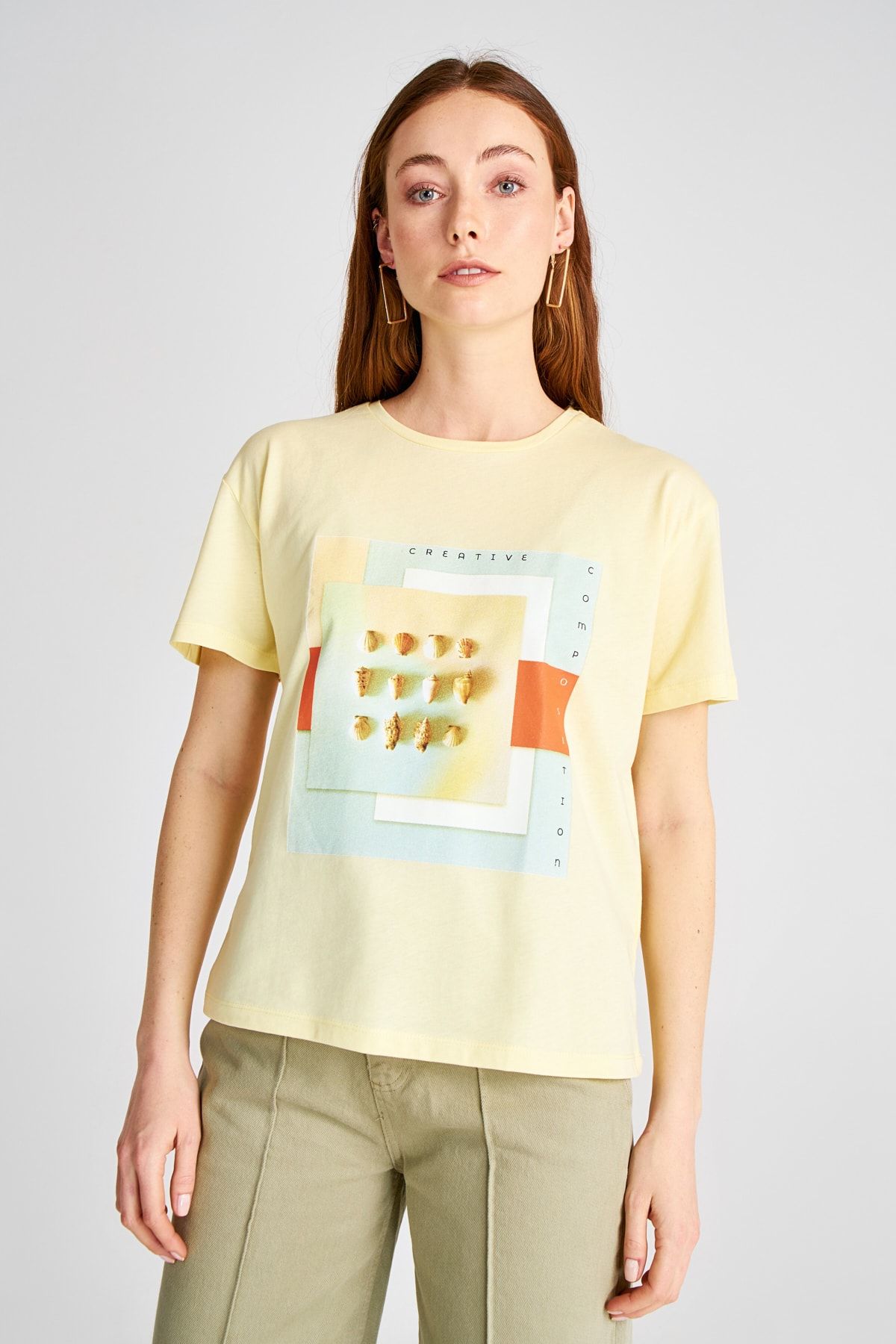 TRENDYOLMİLLA Sarı Baskılı Semi Fitted Örme T-Shirt TWOSS20TS0575