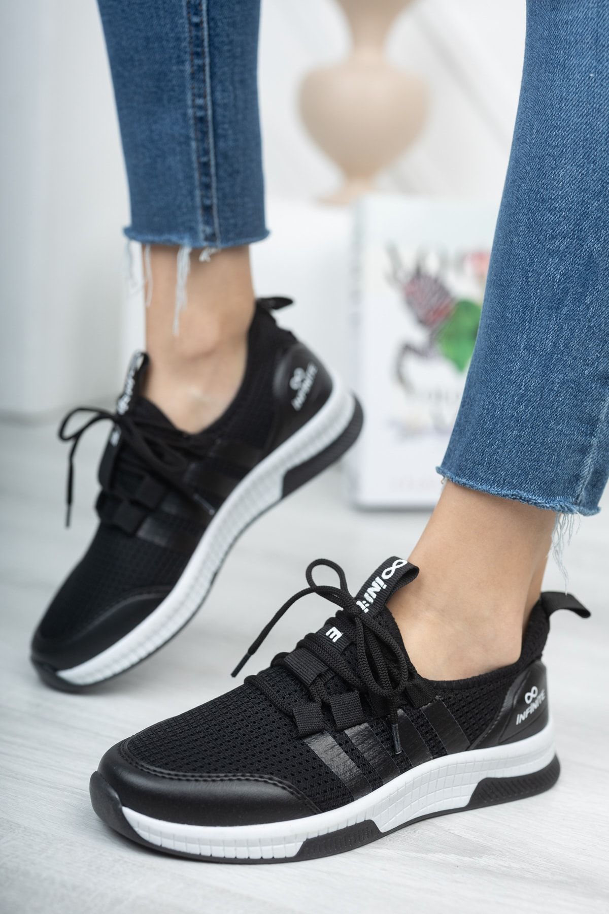 Larasima Kadın Siyah Beyaz Sneaker