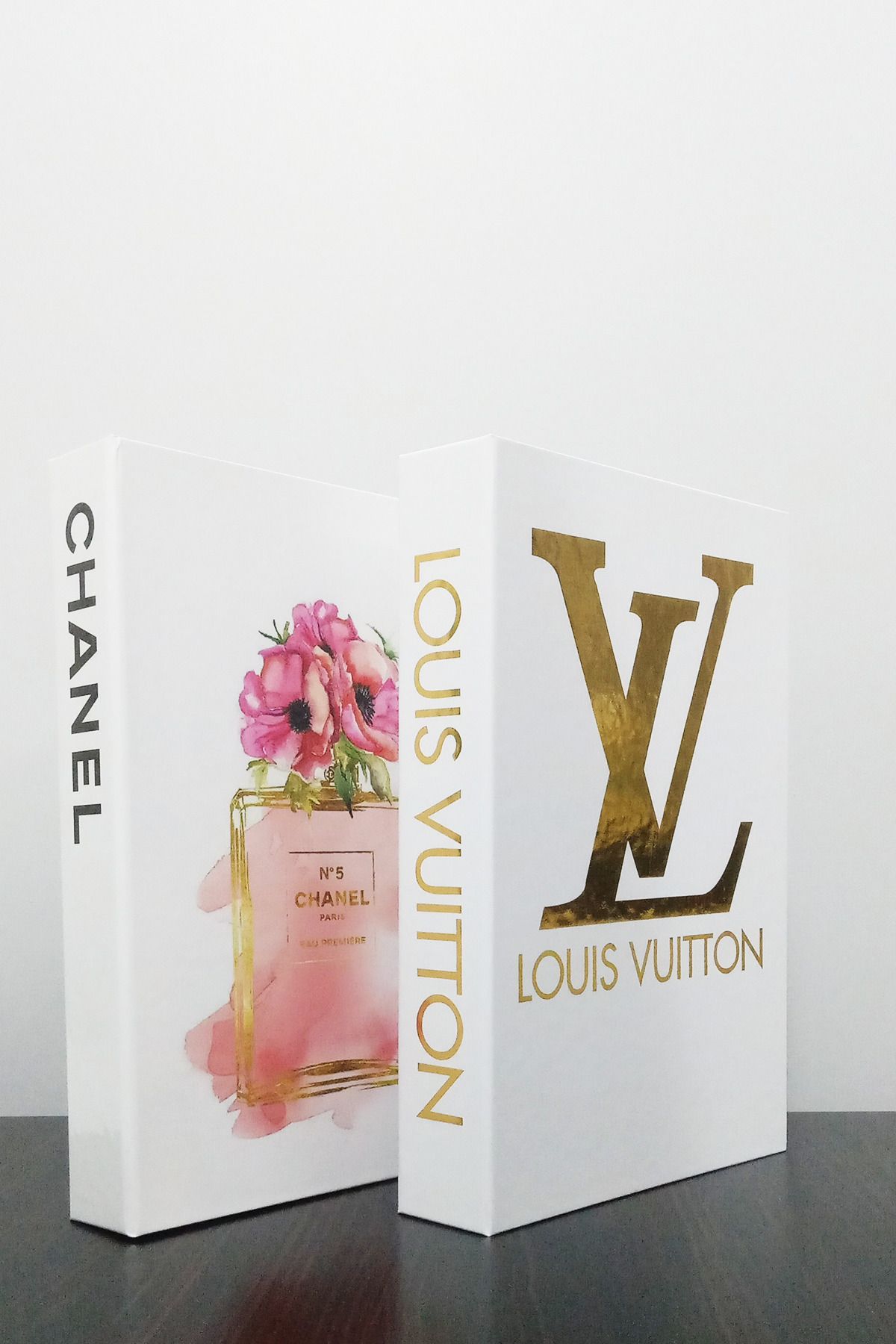 BayCazip 2'li Dekoratif Kitap Kutu Görünümlü Chanel Yeni Gül & Louis Vuitton Beyaz Yaldız Temalı
