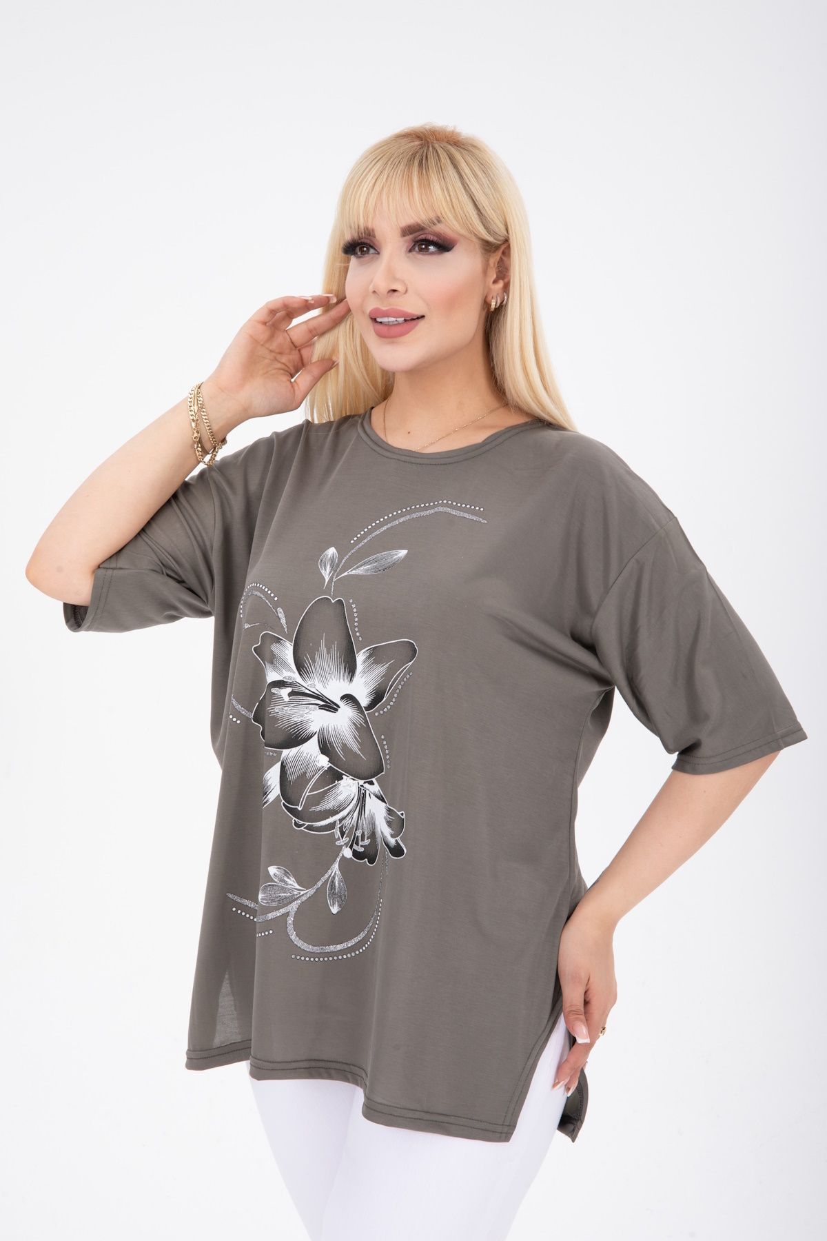 Butik Şımarık Kadın Haki Renk Büyük Beden Salaş Model Pamuklu Kumaş Yandan Yırtmaçlı T.shirt