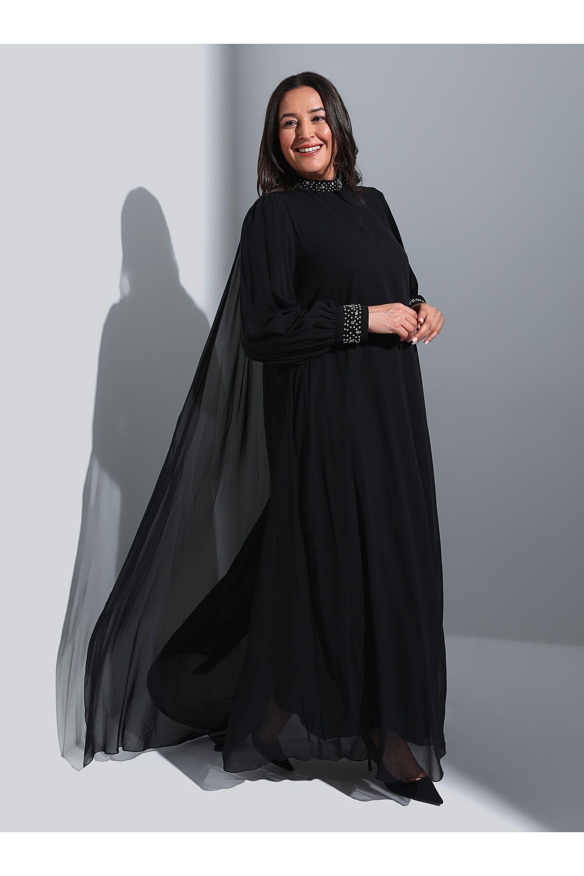 Alia Büyük Beden Pelerin Detaylı Şifon Abiye Elbise - Siyah - Alia