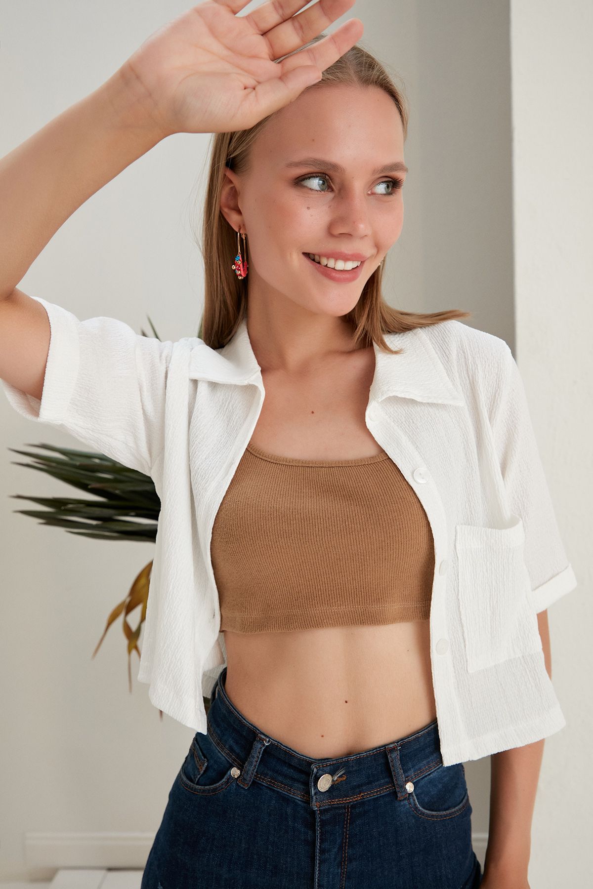Space Fashion Kadın Beyaz Crop Bürümcük Kumaş Düğmeli Cepli Gömlek