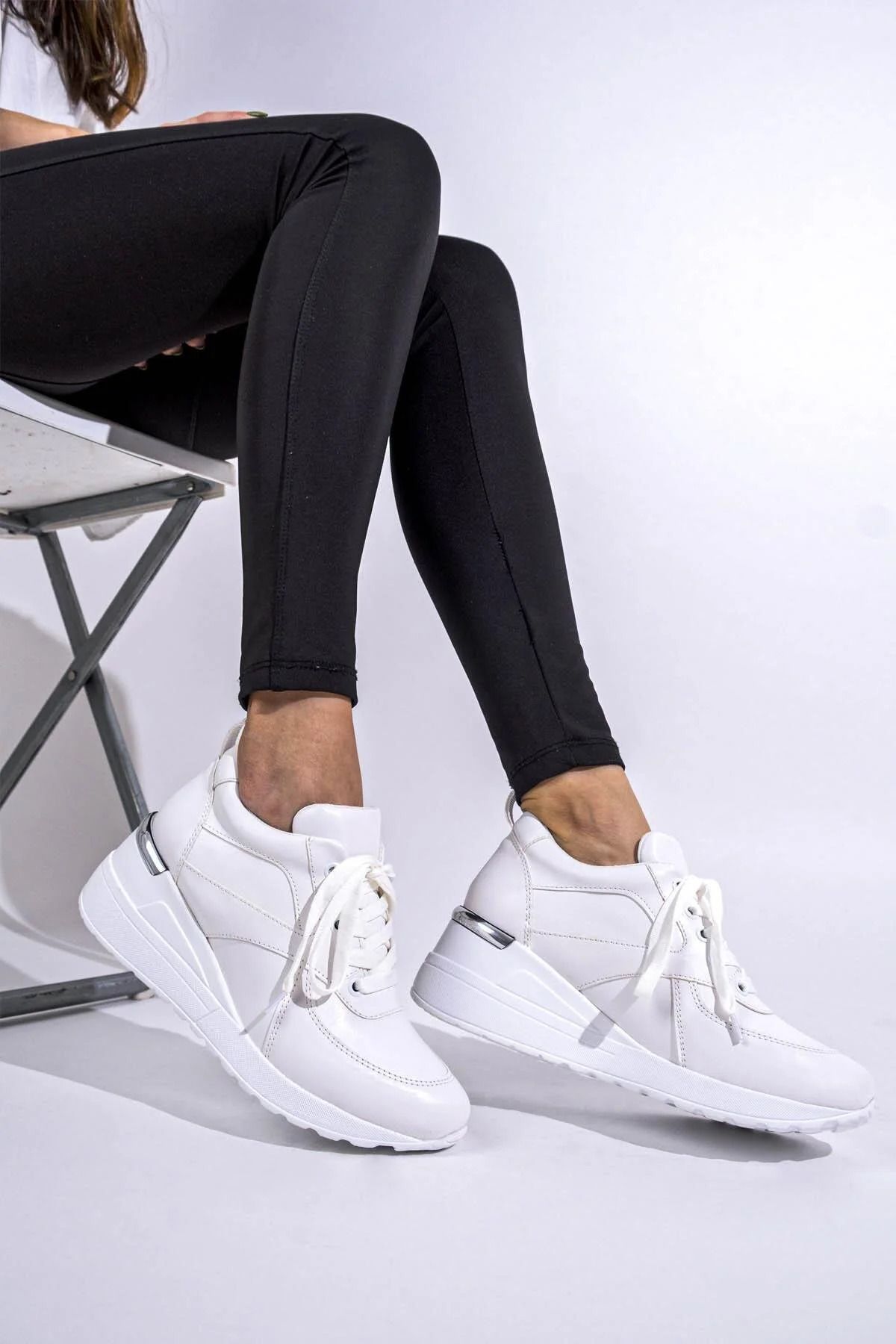 armonika Kadın Beyaz Flr609 Dolgu Topuk Bağcıklı Spor Ayakkabı ARM-24K128009