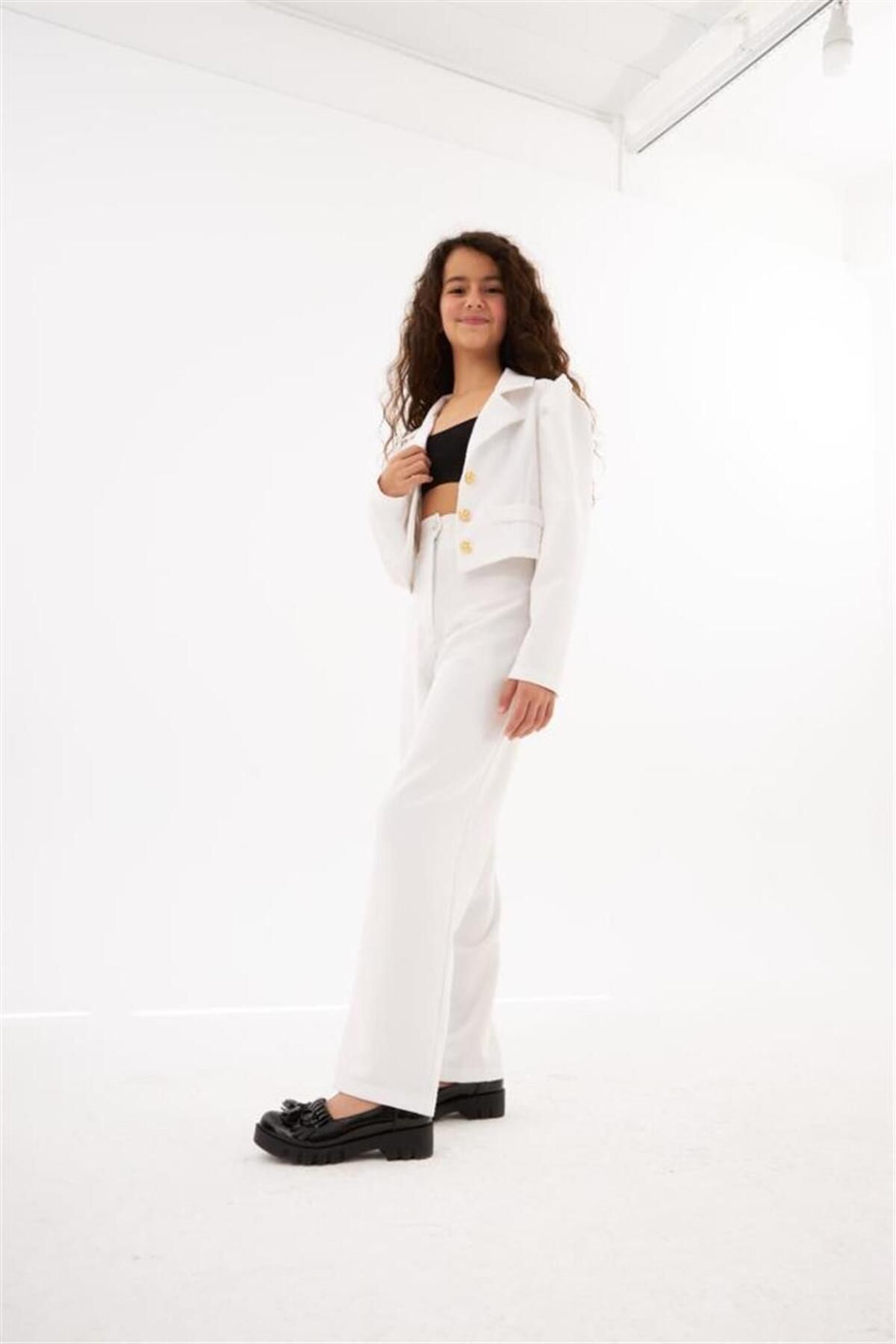 Hilal Akıncı Kids Kız Çocuk Gold Düğme Deaylı Süs Cepli Crop Ceket Geniş Paça Pantolon 2'li Takım