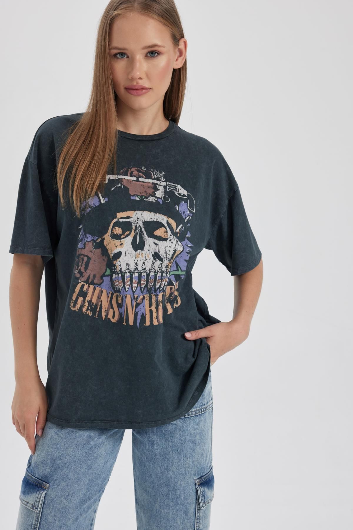 Defacto Coool Guns N' Roses Oversize Fit Bisiklet Yaka Baskılı Kısa Kollu Yıkamalı Tişört