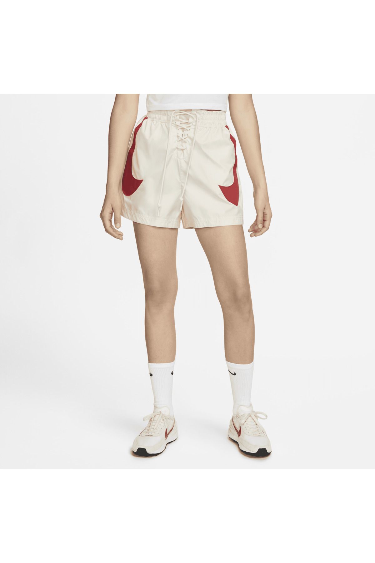 Nike Women's Sportswear Shorts In White Kadın Spor Şort
