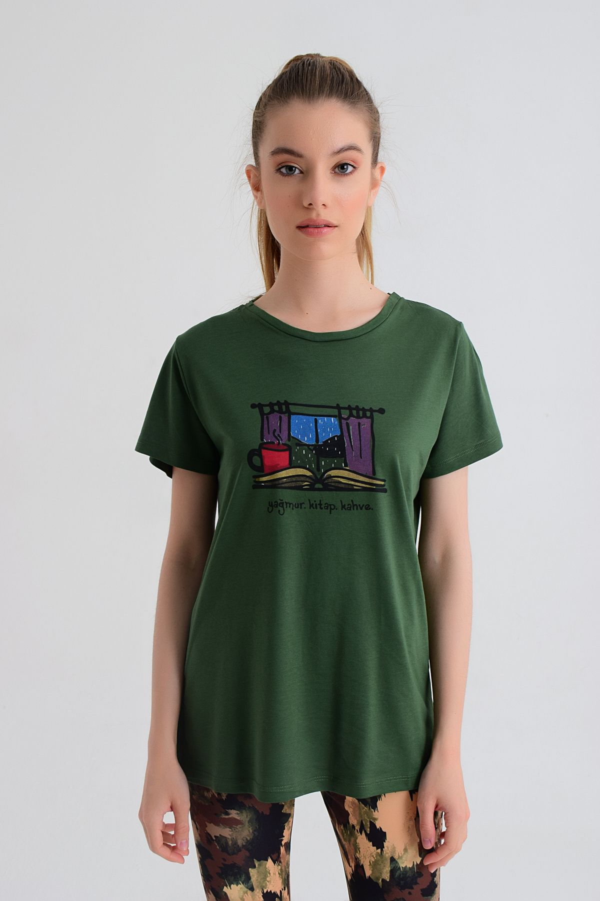 b-fit Kadın Kısa Kollu Baskılı T-shirt Wormie Elma Kurdu - Yeşil
