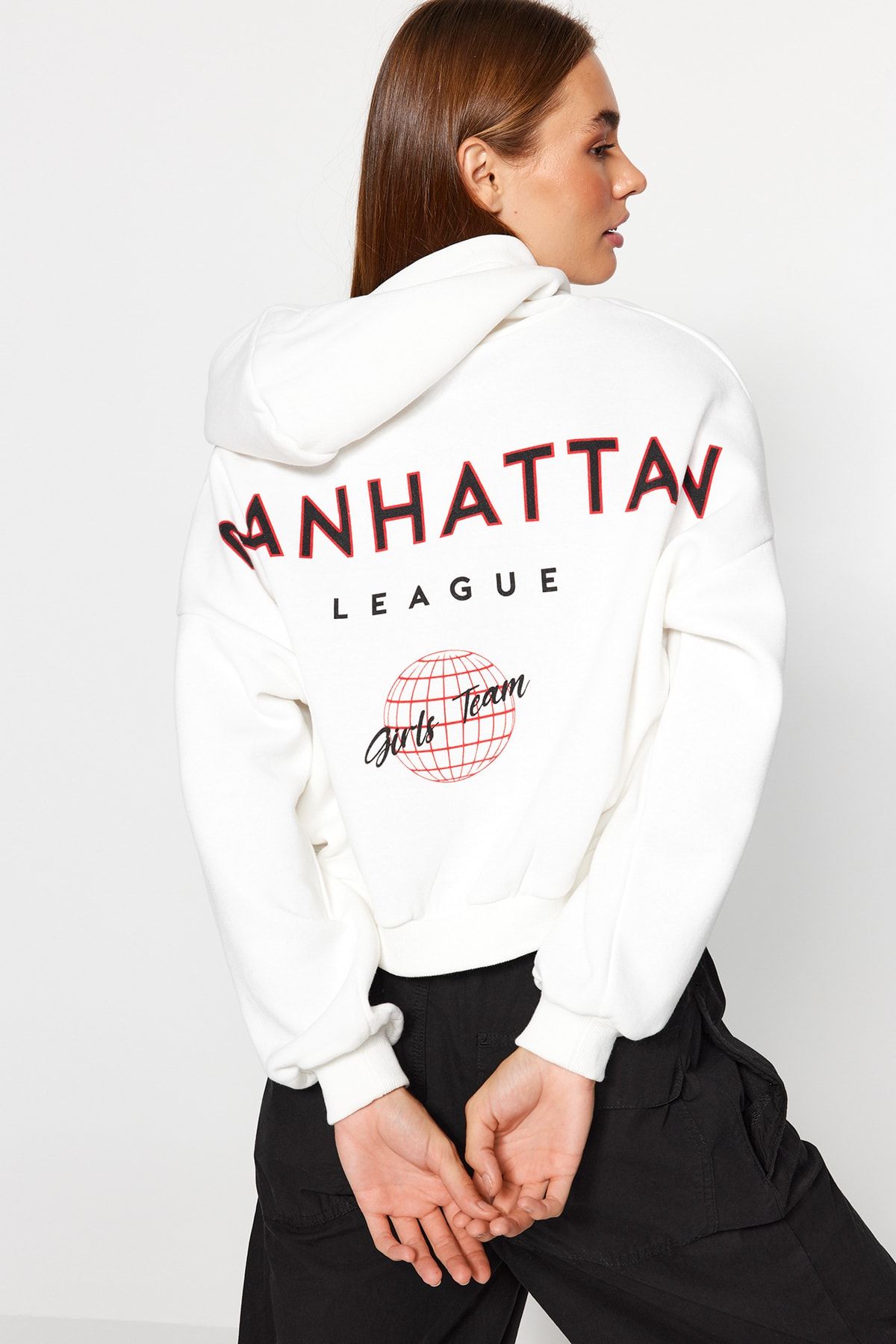 Trendyolmilla Ekru Sırt Baskı Detaylı Kapüşonlu Şardonlu Örme Sweatshirt