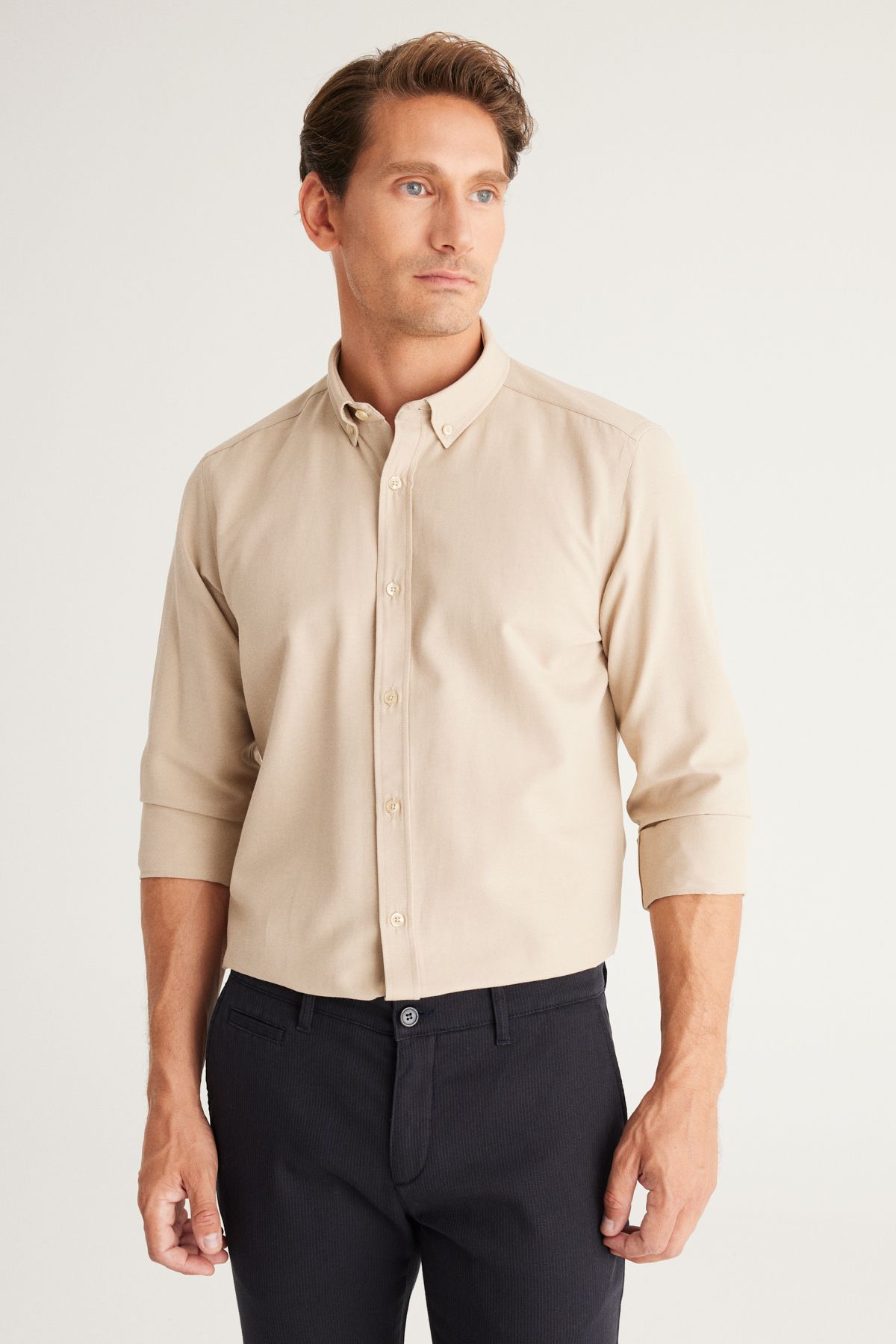 AC&Co / Altınyıldız Classics Erkek Bej Düğmeli Yaka Kolay Ütülenebilir Pamuklu Slim Fit Dar Kesim Oxford Gömlek