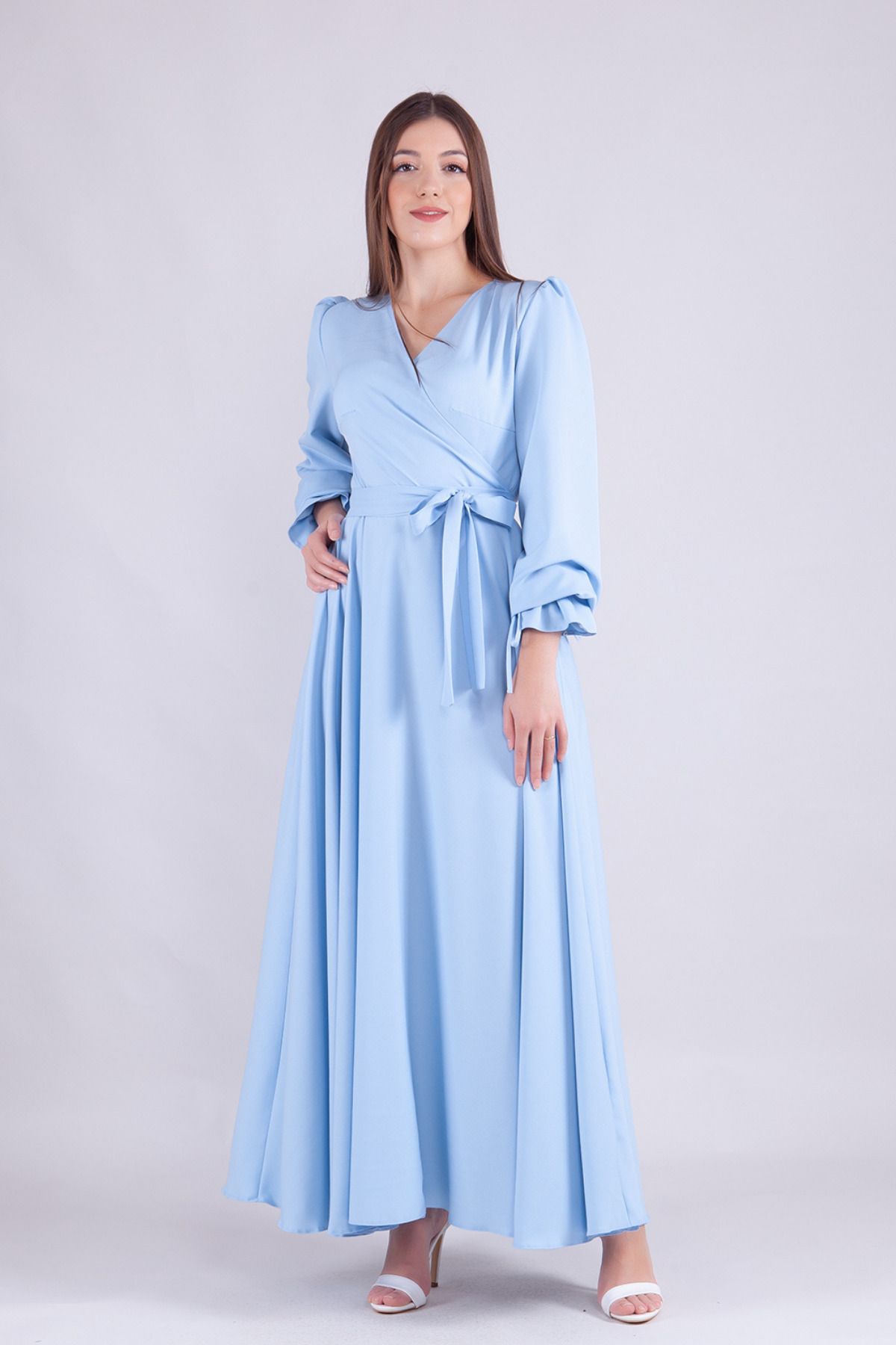 NO48 Bebe Mavi Maxi Boy Kadın Kruvaze Yaka Kol Ucu Fırfırlı Uzun Kol Kol Ucu Fırfırlı Kuşaklı Elbise
