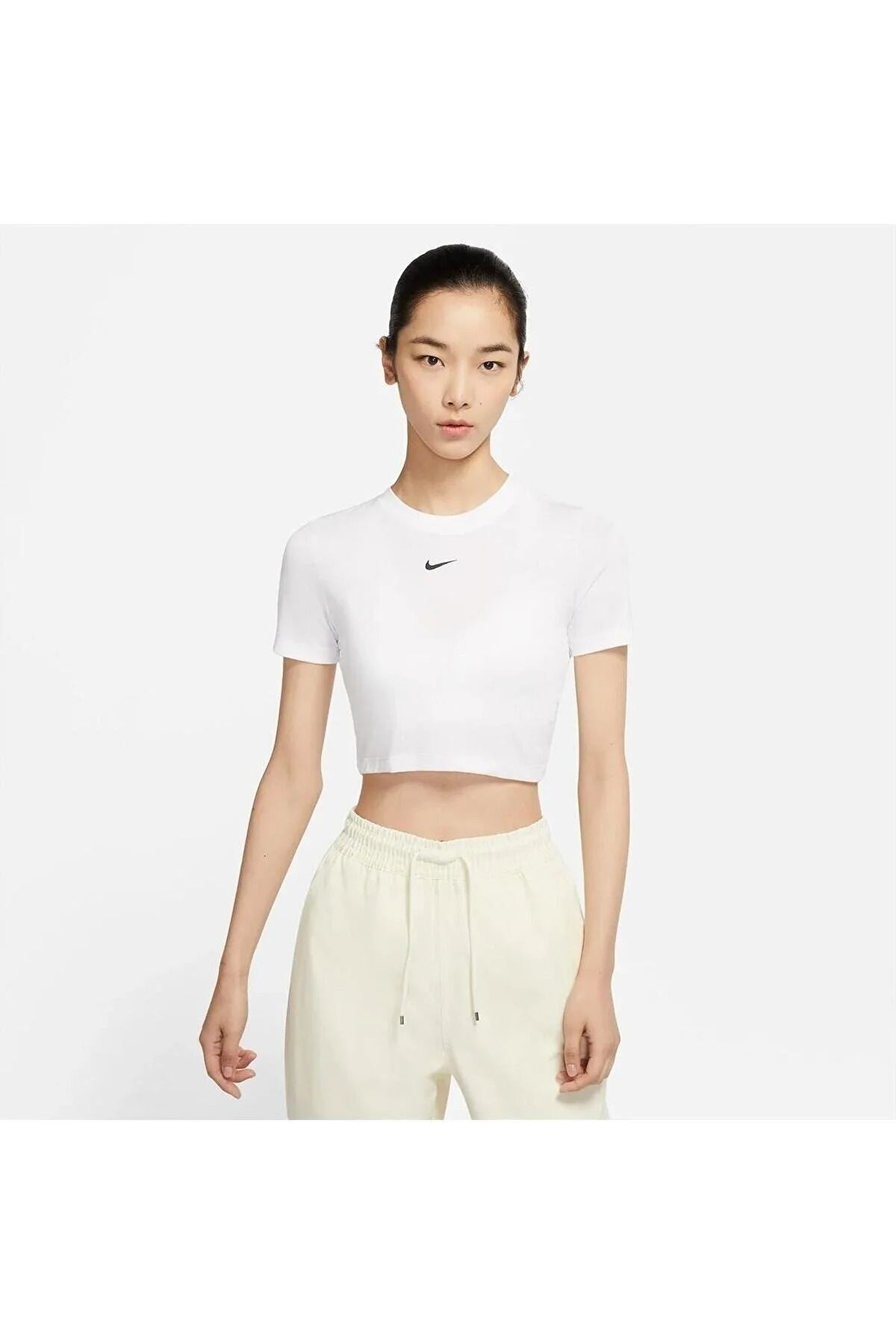 Nike Sportswear Essential Slim Crop-Top Kadın Tişört