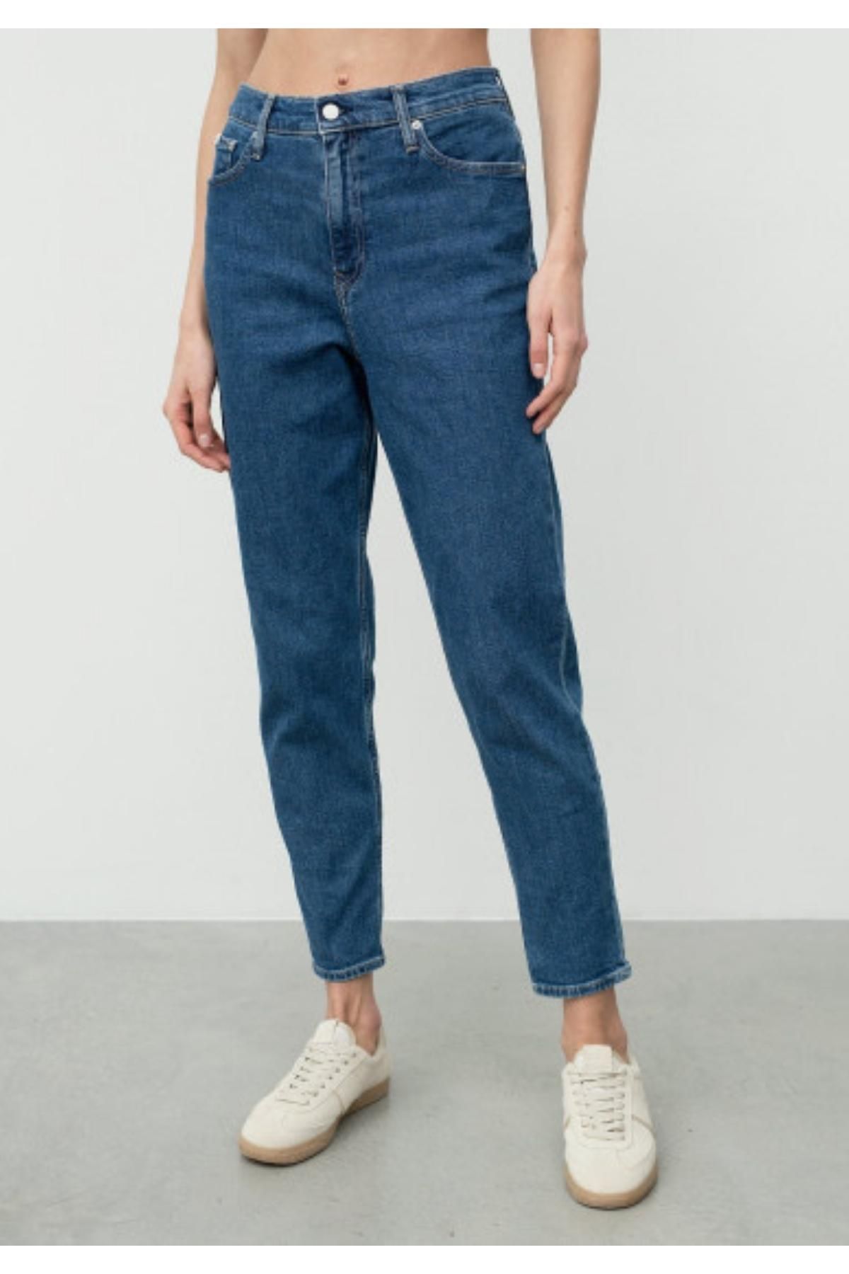 Calvin Klein Kadın Normal bel Boru Paça Günlük Kullanım Mavi Jeans J20J221589-1BJ