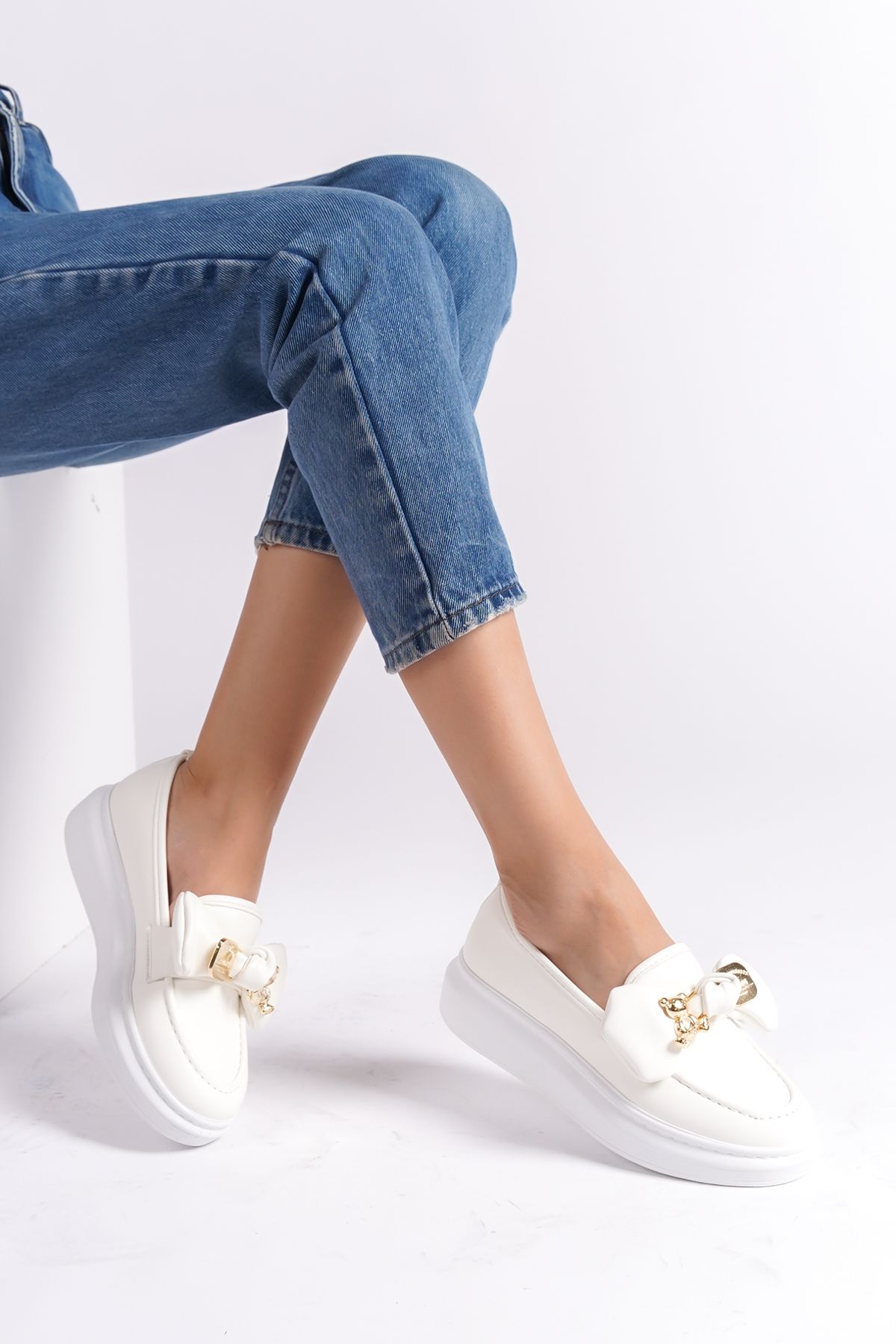 Moda Değirmeni Beyaz Cilt Kadın Kurdele Tokalı Loafer Günlük Ayakkabı BG1137-113-0001