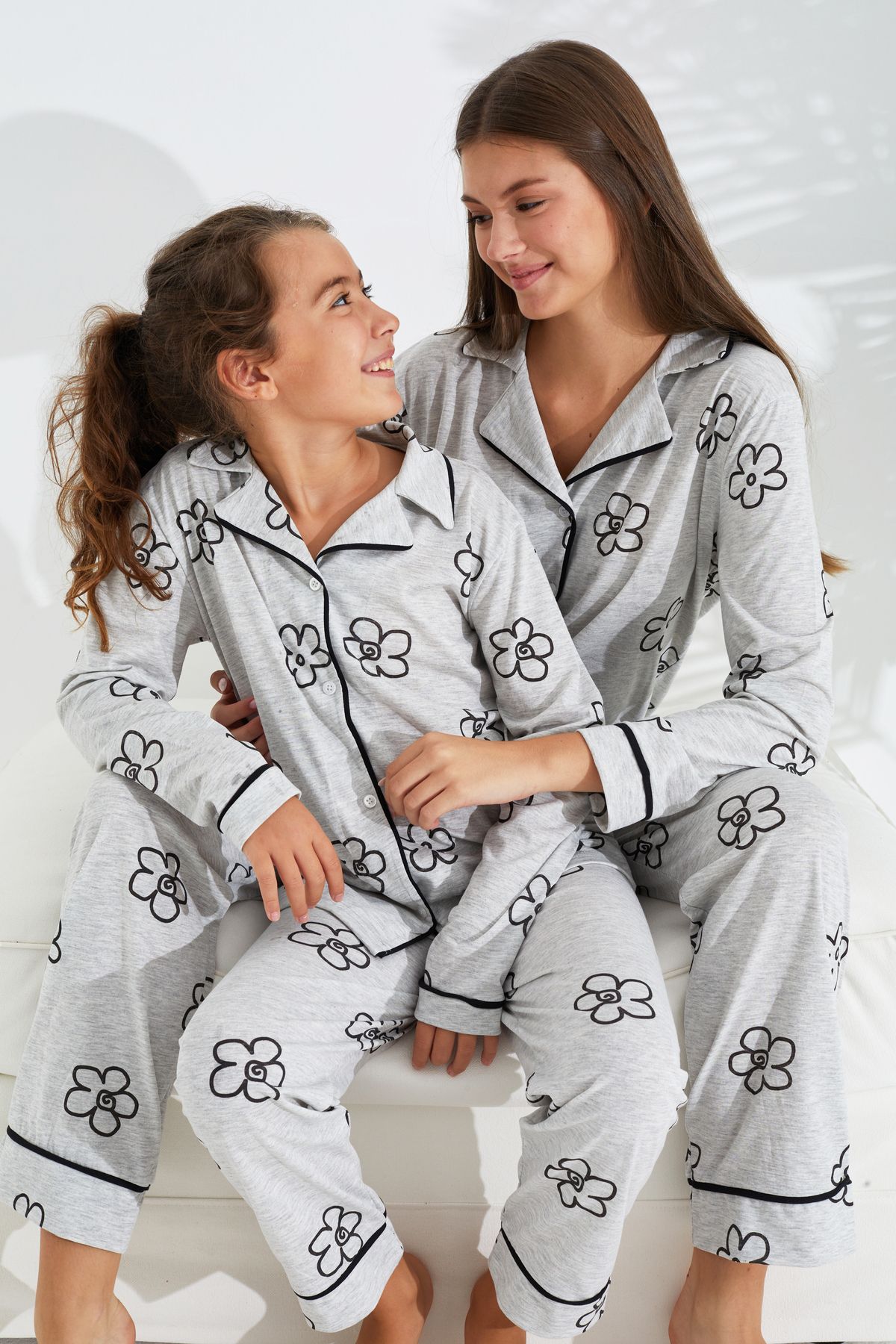 Siyah İnci gri çiçek desenli Pamuklu Düğmeli Biyeli Pijama Takımı