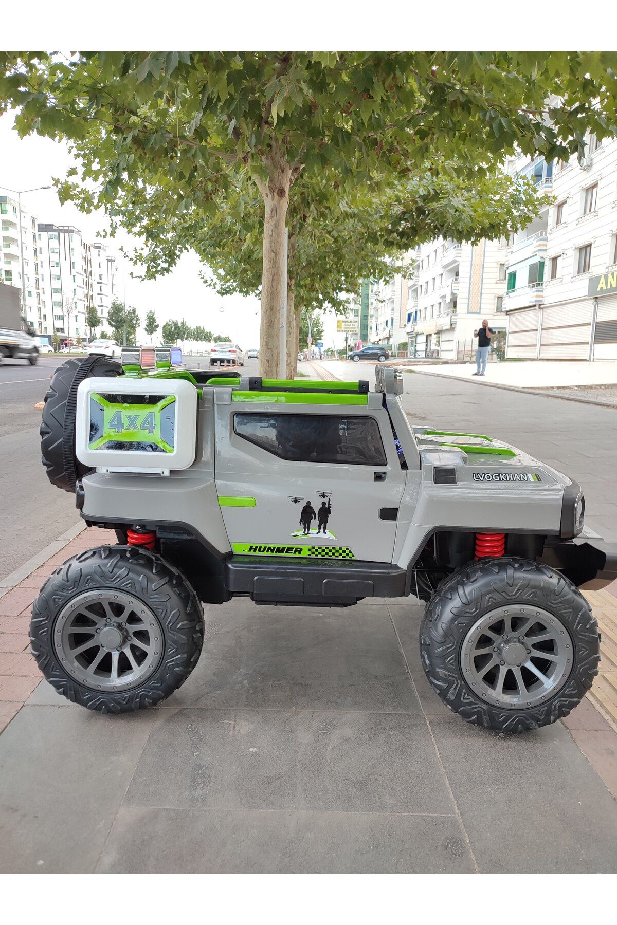 Akülü Kumandalı Çift Kişilik Jeep