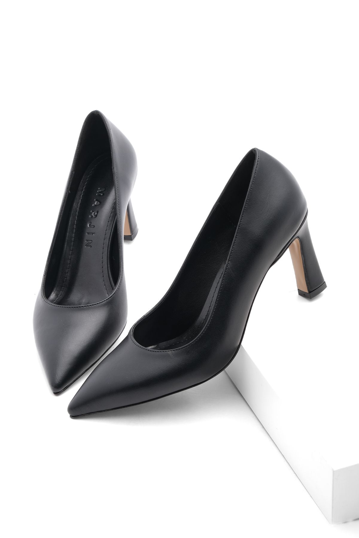 Marjin Kadın Stiletto Sivri Burun Topuklu Ayakkabı Akuna siyah