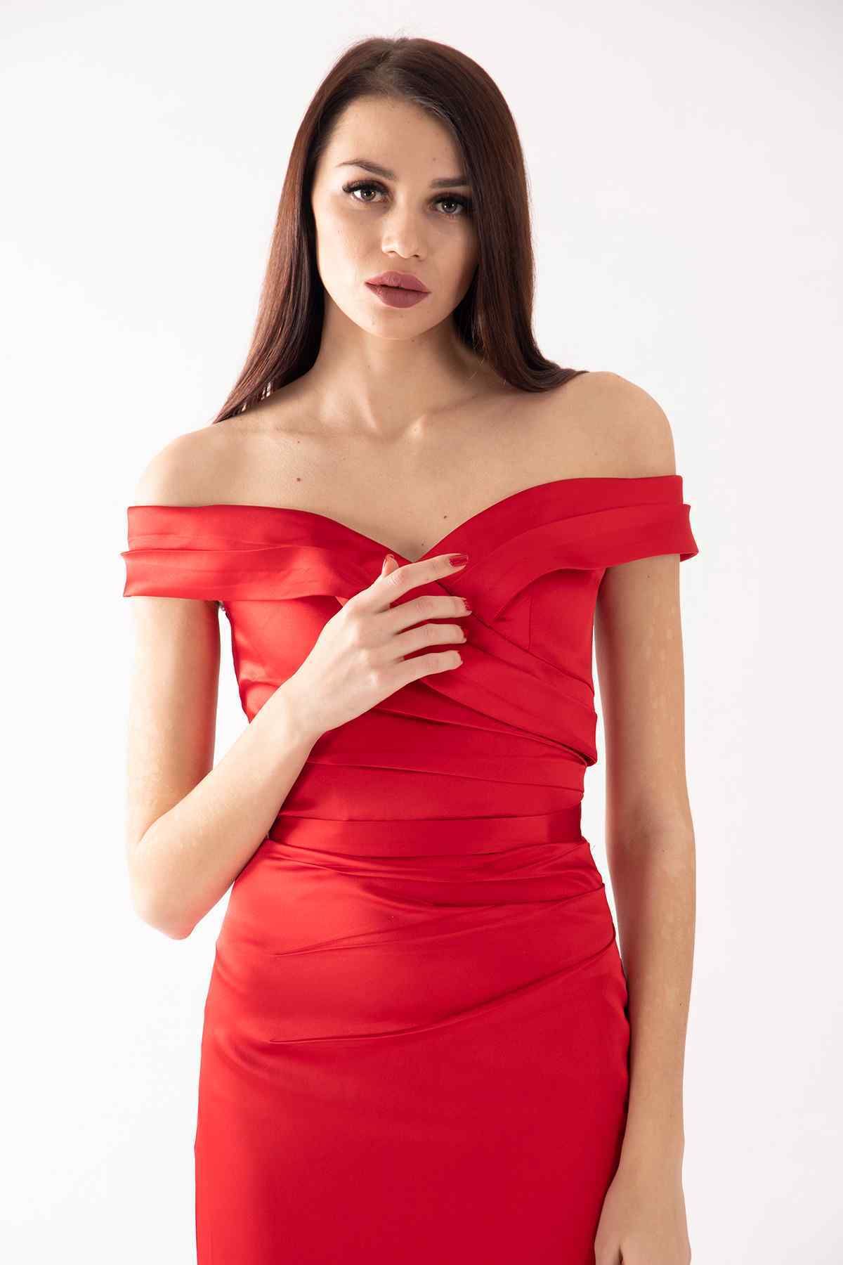 belamore Kırmızı Kayık Yaka Saten Uzun Kadın Abiye Elbise 1607216
