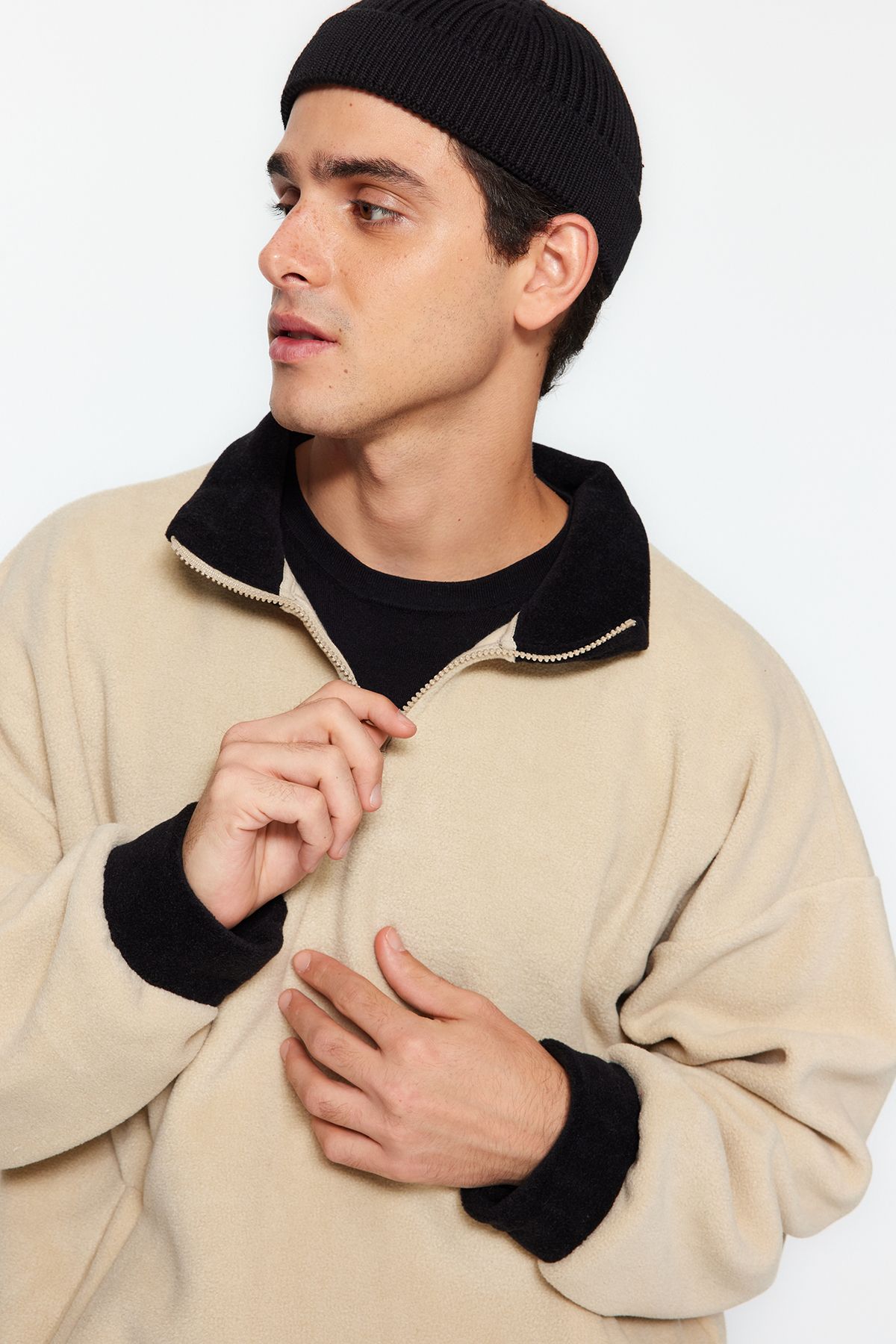 TRENDYOL MAN Bej  Oversize/Geniş Kesim Yarım Fermuarlı Dik Yaka Renk Bloklu Polar Sweatshirt TMNAW24SW00036