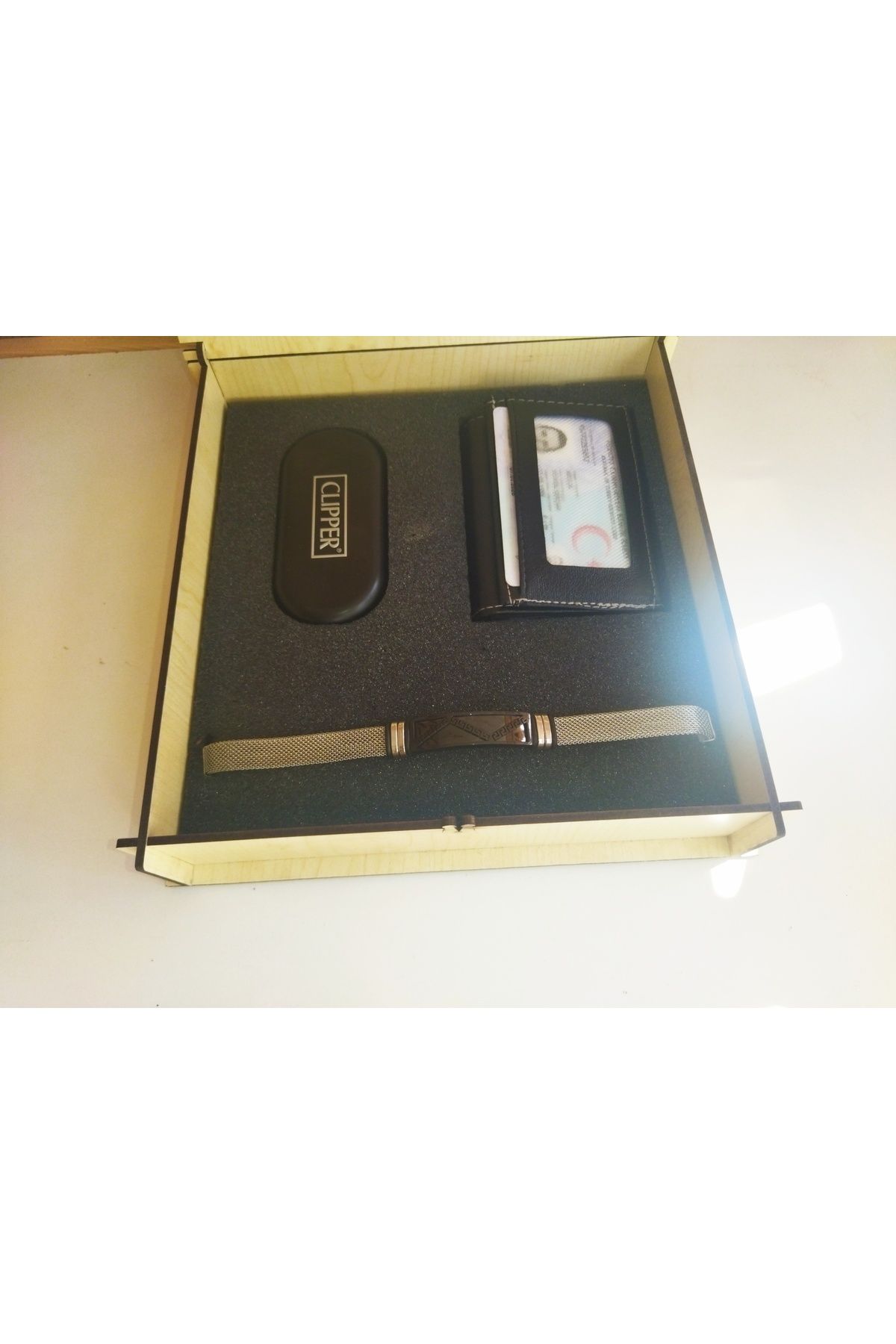 Clipper Mekanizmalı kartlık cüzdan, benzinli çakmak ve bileklikli hediye seti
