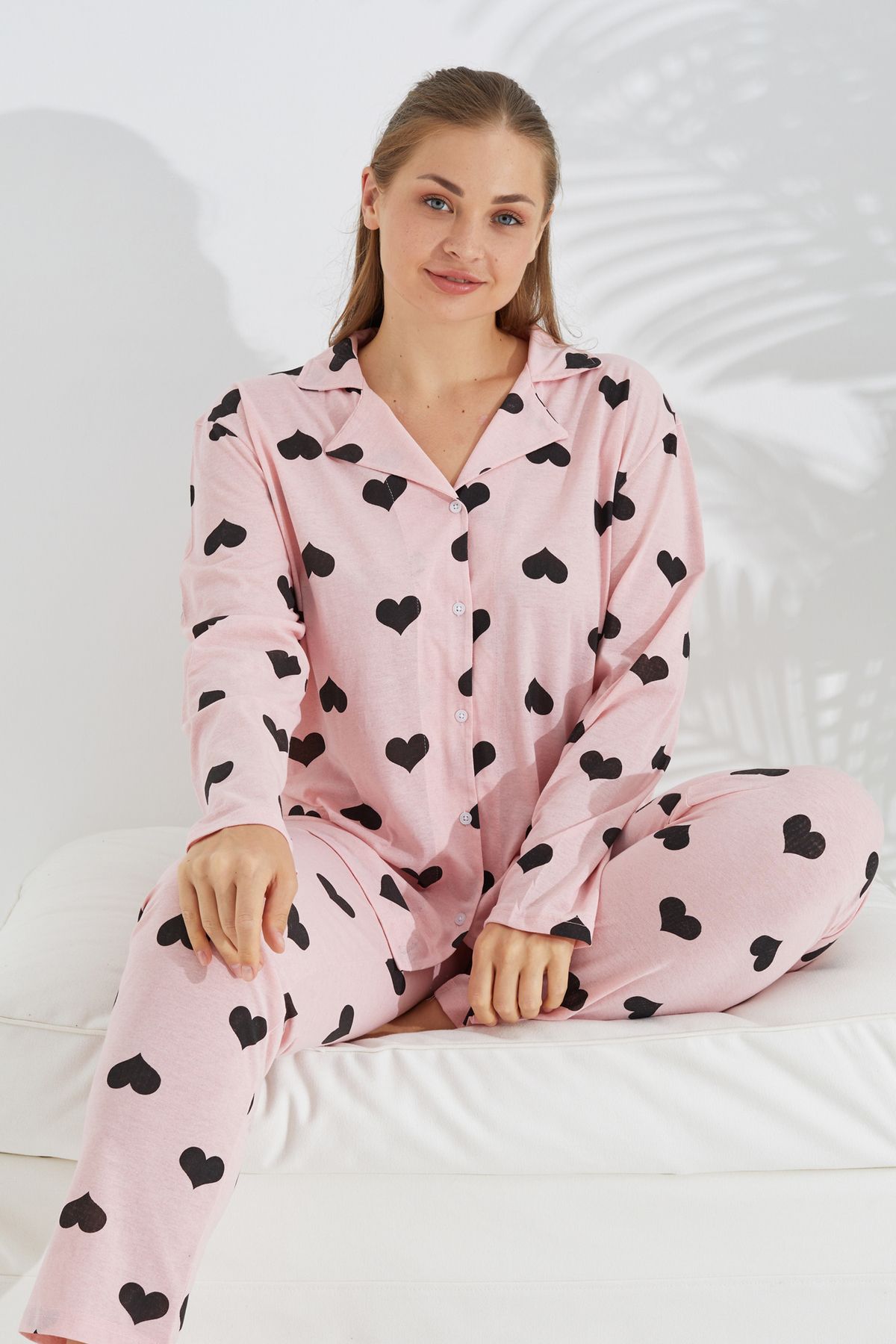 Siyah İnci somon kalp desen Curve Büyük Beden Battal boy Düğmeli Pamuklu Pijama Takımı