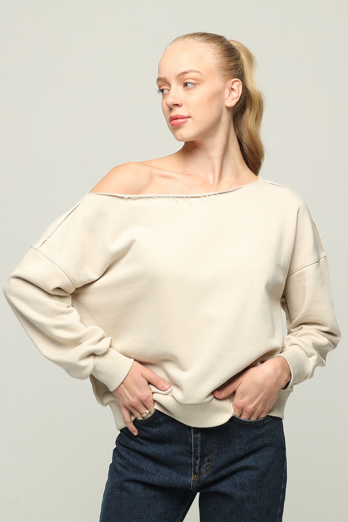 Owut Collection Kadın Düşük Omuzlu Uzun Kollu Örme Sweatshirt