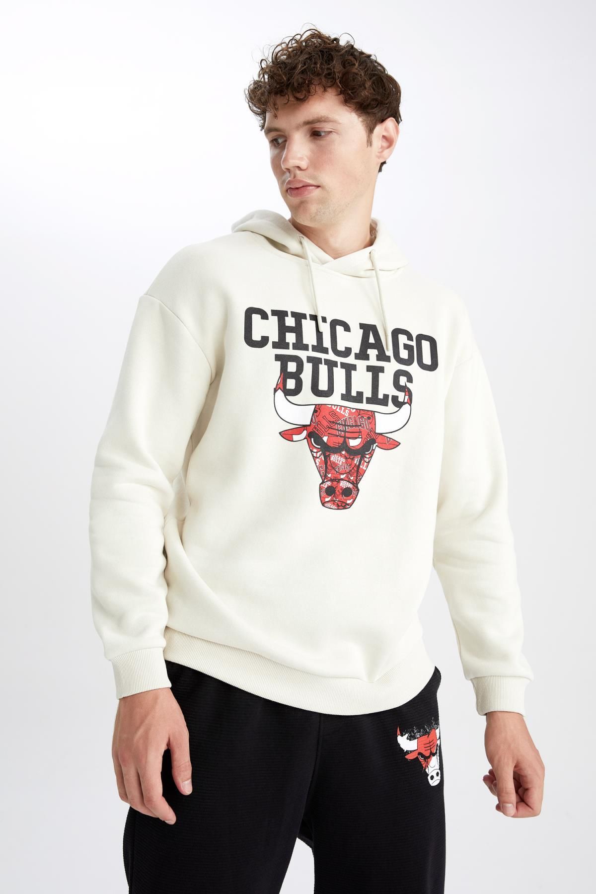 Defacto Fit Nba Chicago Bulls Boxy Fit Kapüşonlu Sweatshirt