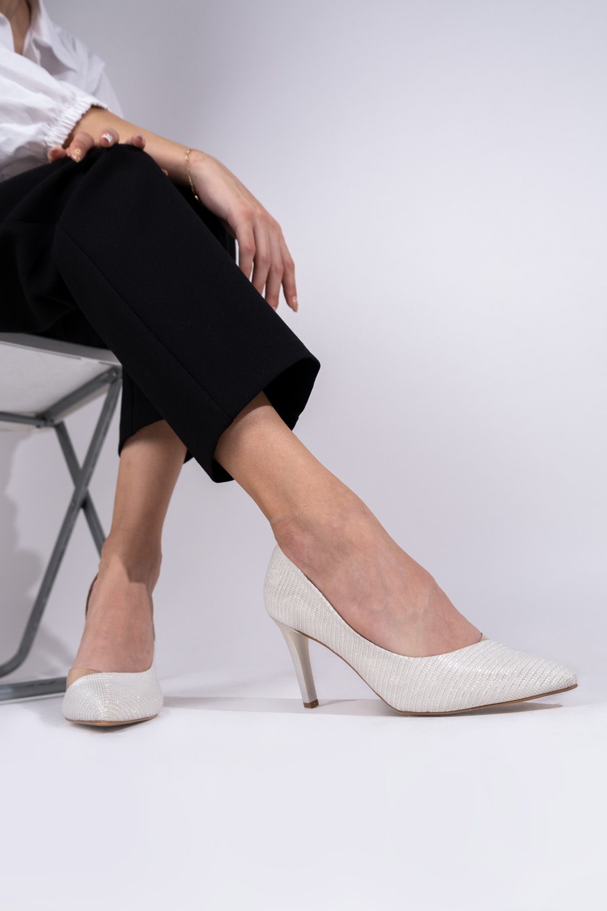 Modabuymus Kadın Beyaz Simli Şeffaf Stiletto Topuklu Ayakkabı - Lotus