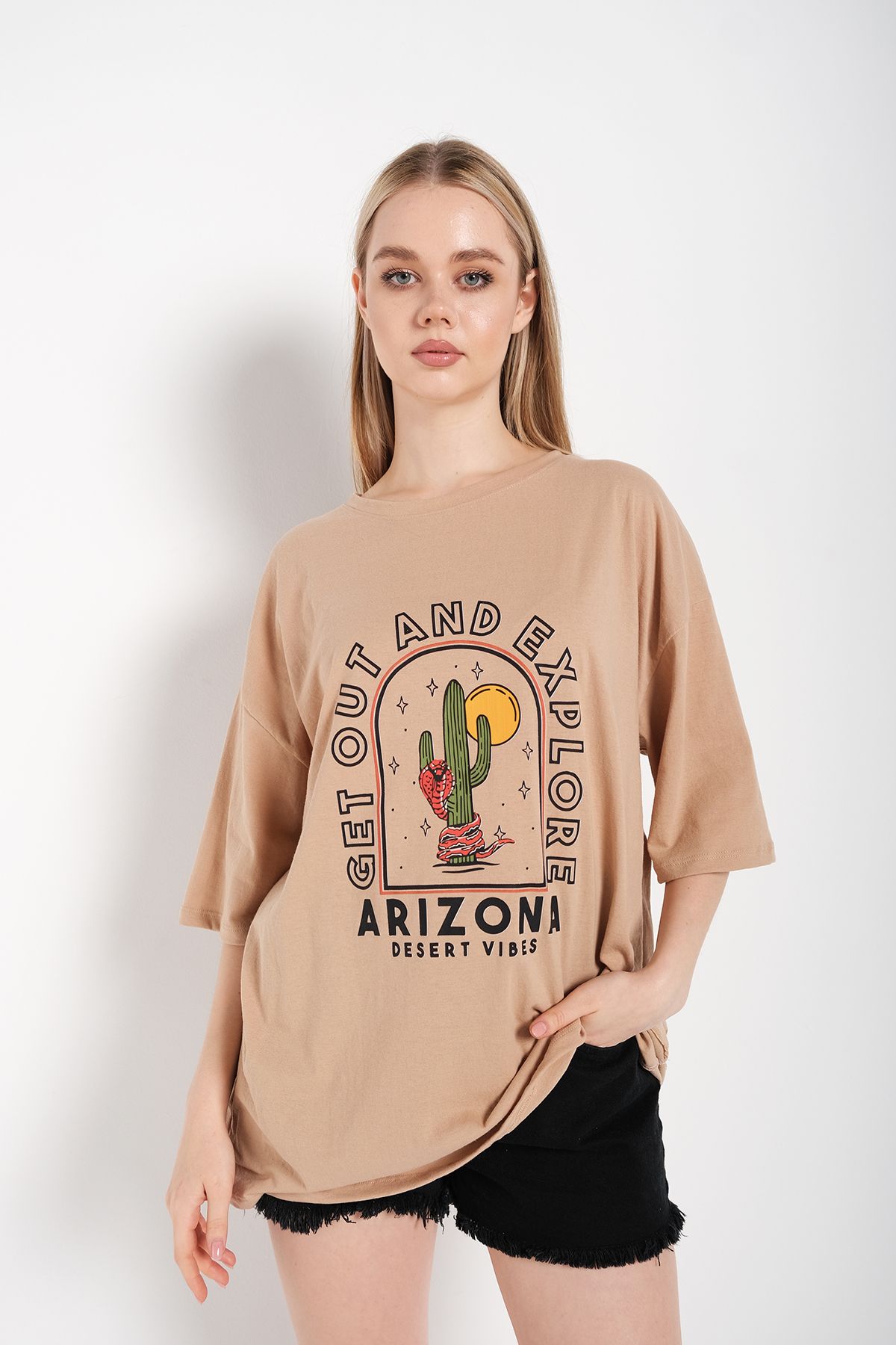 Trendseninle Kadın Camel Oversize Arizona Baskılı T-shirt